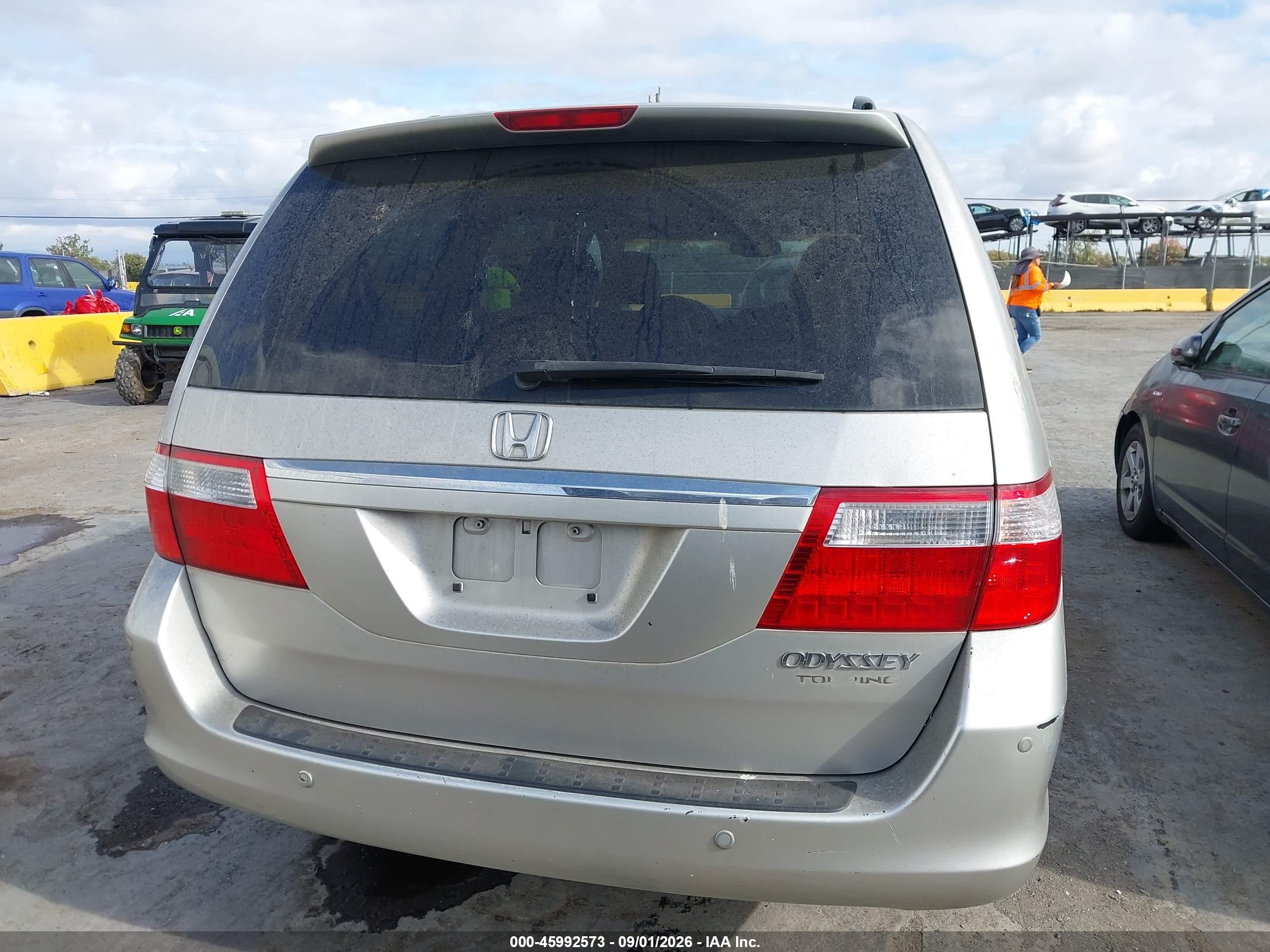2005 Honda Odyssey Touring Silver vin: 5FNRL38895B008343