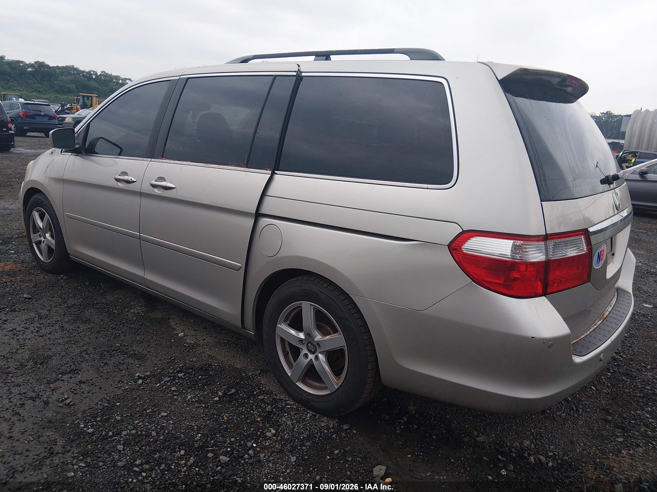 2005 Honda Odyssey Touring Silver vin: 5FNRL38895B015874