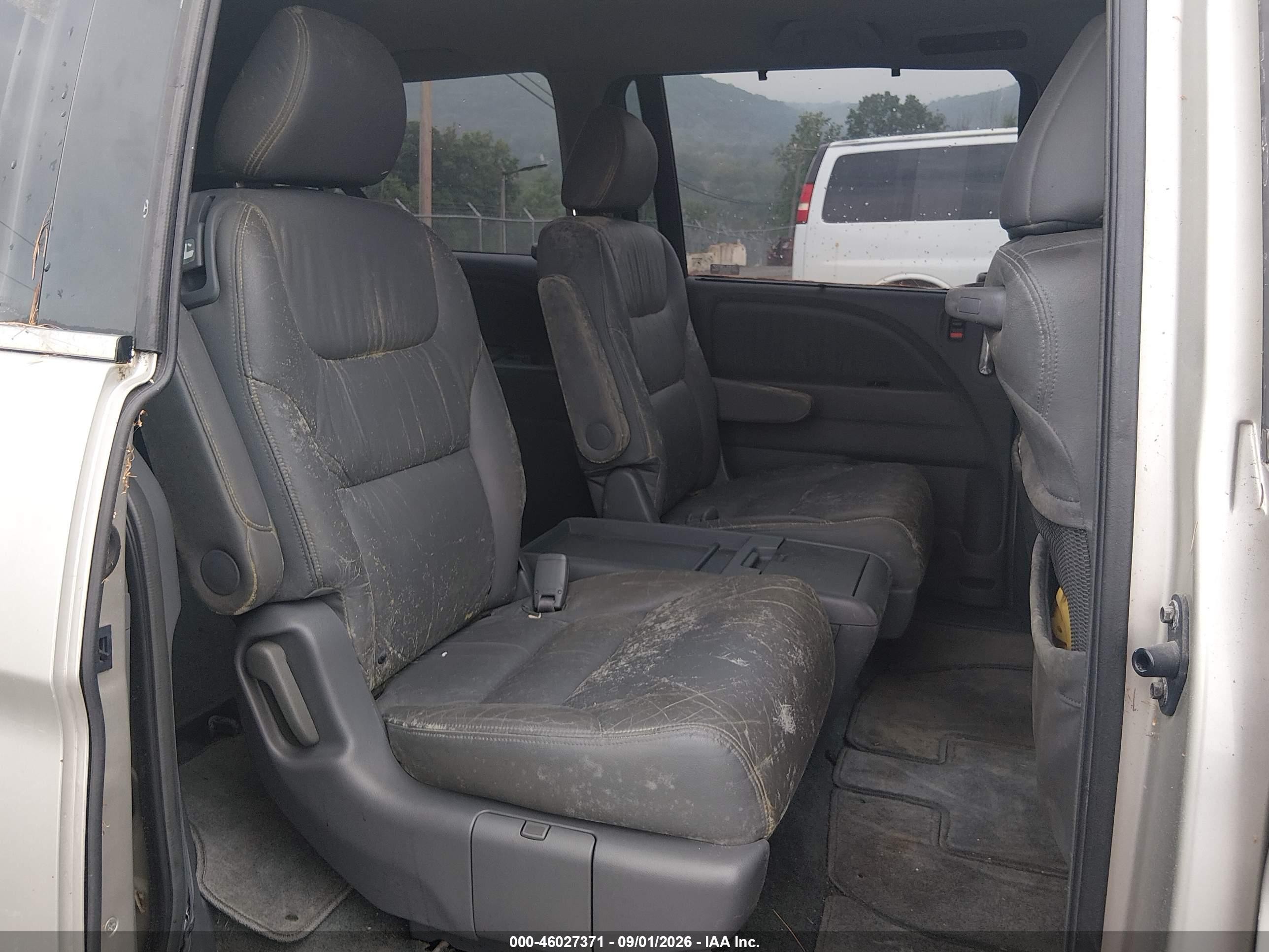 2005 Honda Odyssey Touring Silver vin: 5FNRL38895B015874
