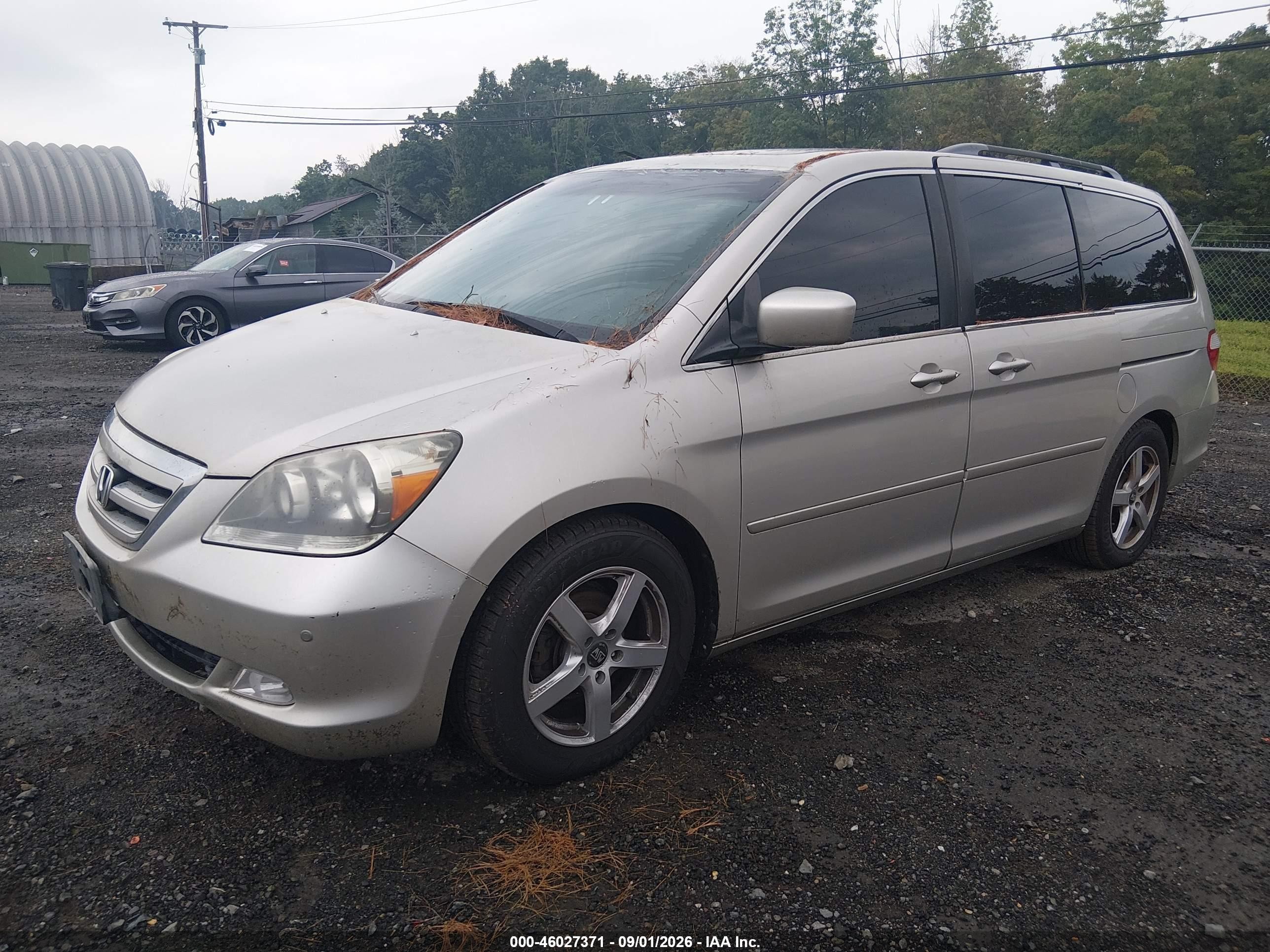 2005 Honda Odyssey Touring Silver vin: 5FNRL38895B015874