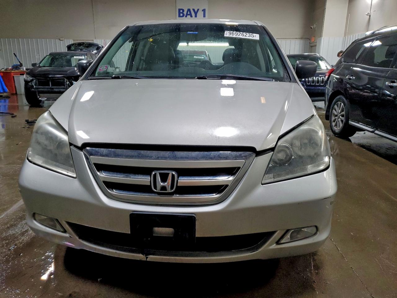 2005 Honda Odyssey Touring Silver vin: 5FNRL38895B121497