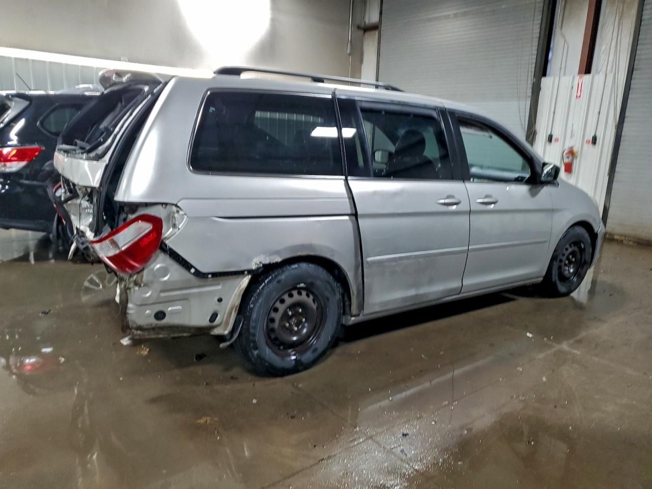 2005 Honda Odyssey Touring Silver vin: 5FNRL38895B121497