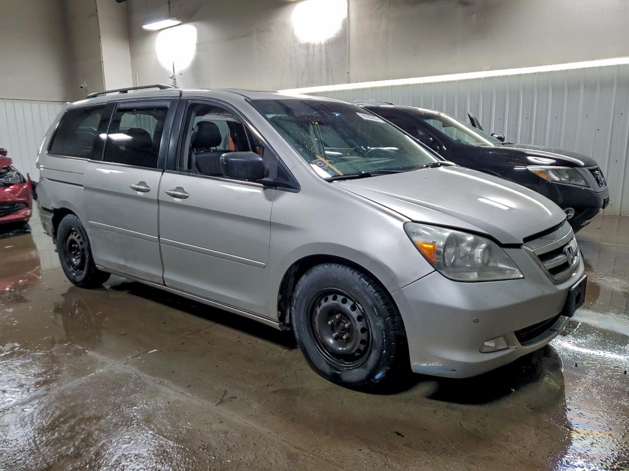 2005 Honda Odyssey Touring Silver vin: 5FNRL38895B121497