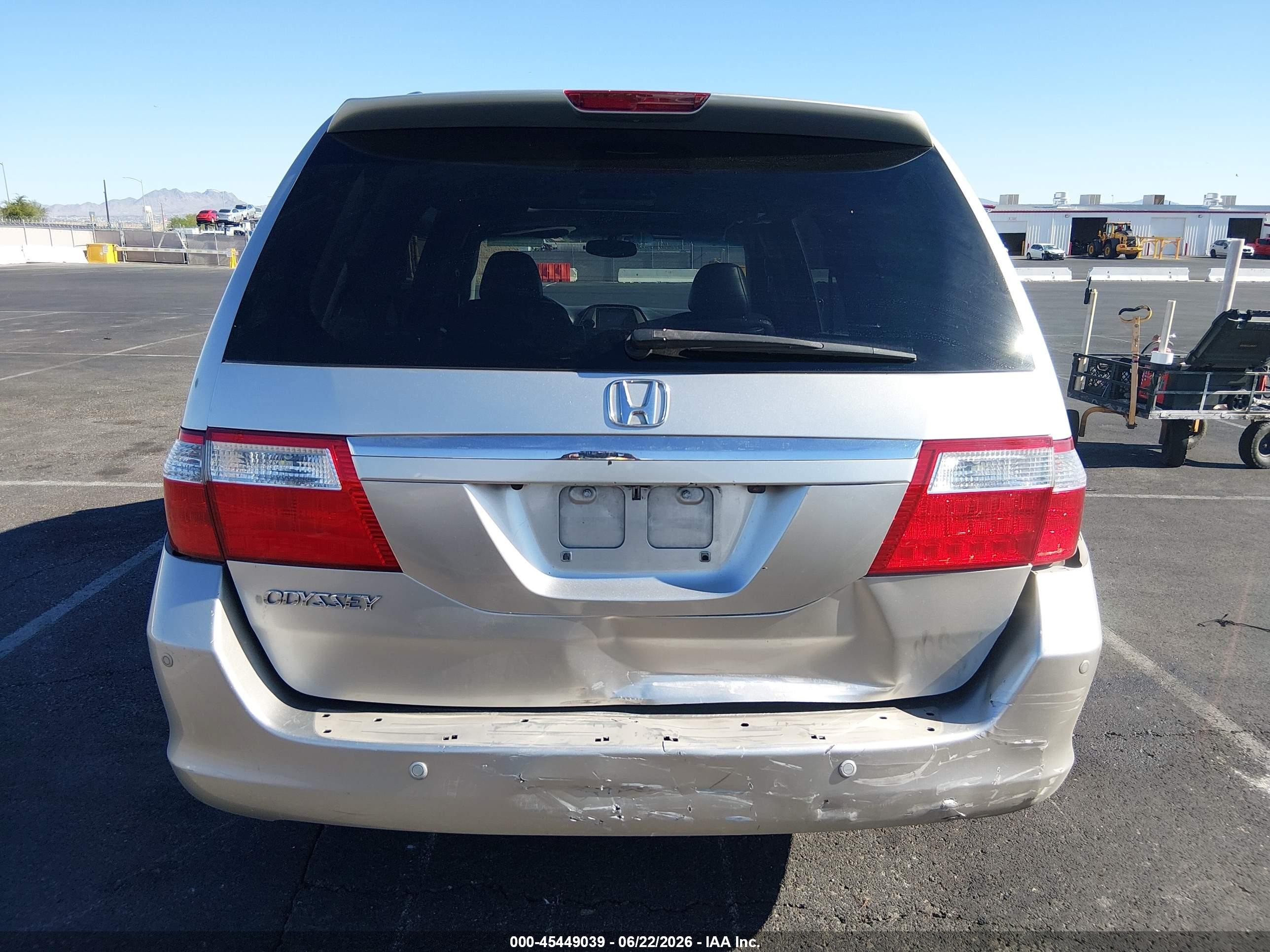 2006 Honda Odyssey Touring Silver vin: 5FNRL38896B126166