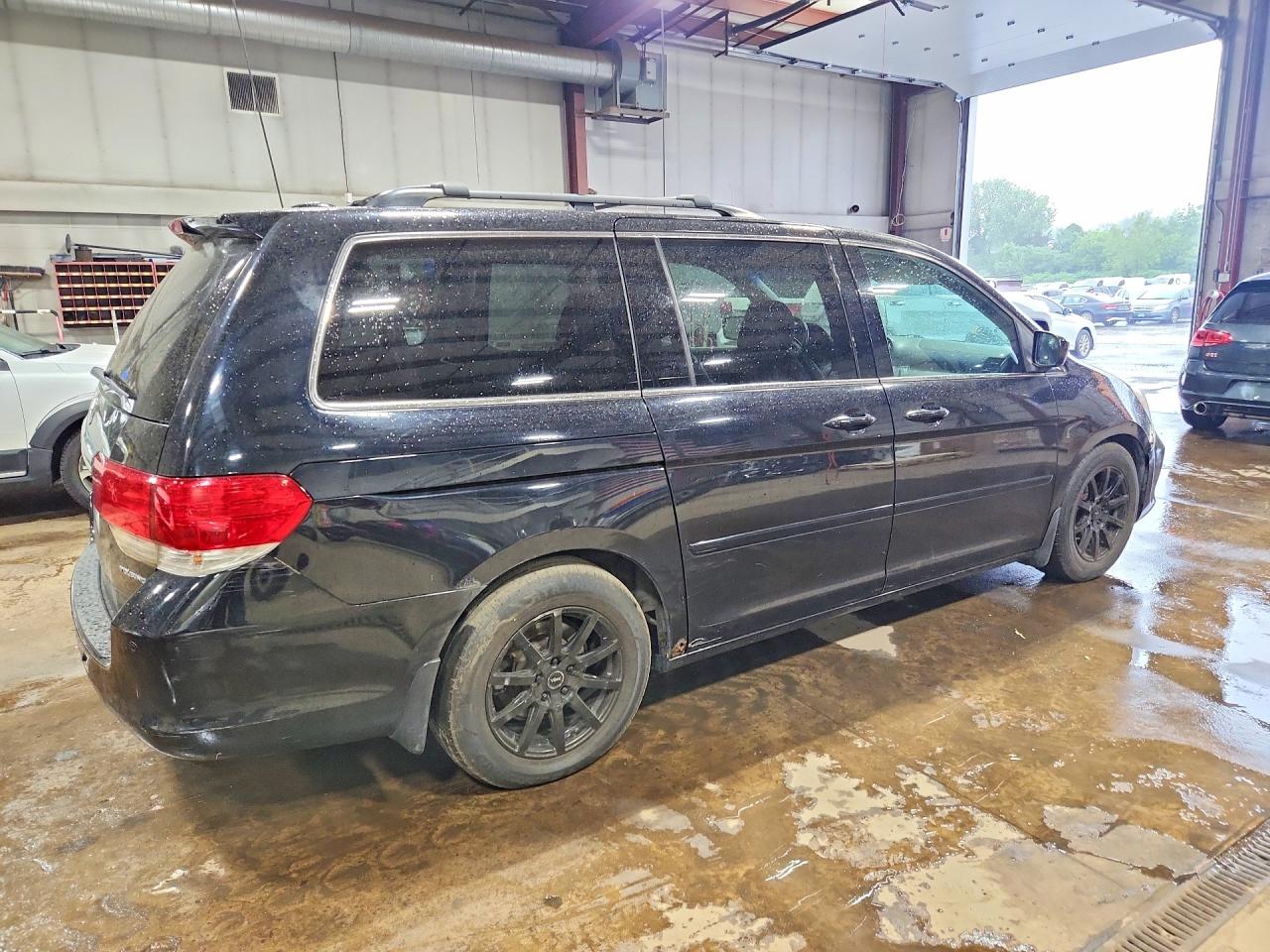 2008 Honda Odyssey Touring Black vin: 5FNRL38898B004619