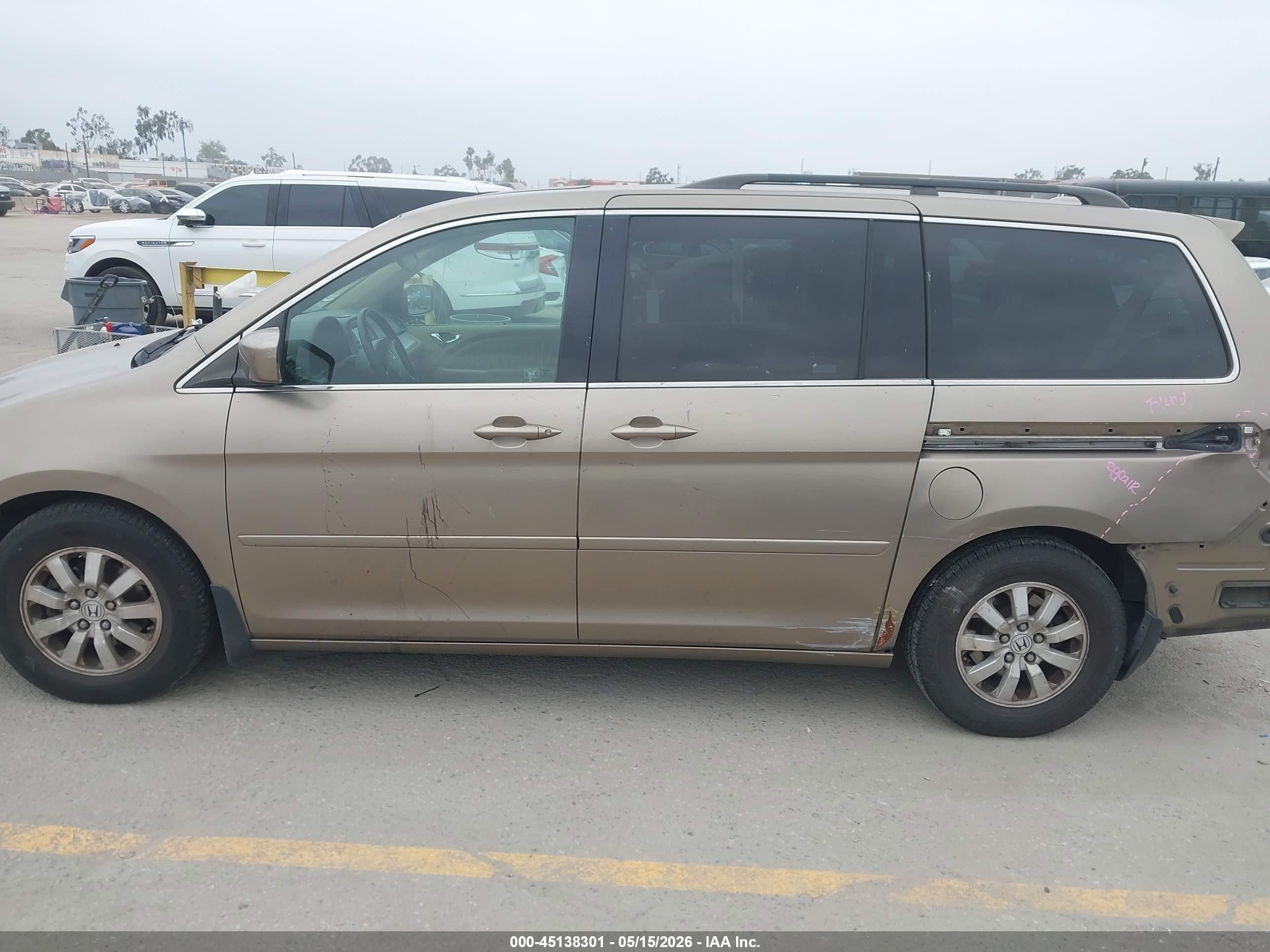 2008 Honda Odyssey Touring Gold vin: 5FNRL38898B044215