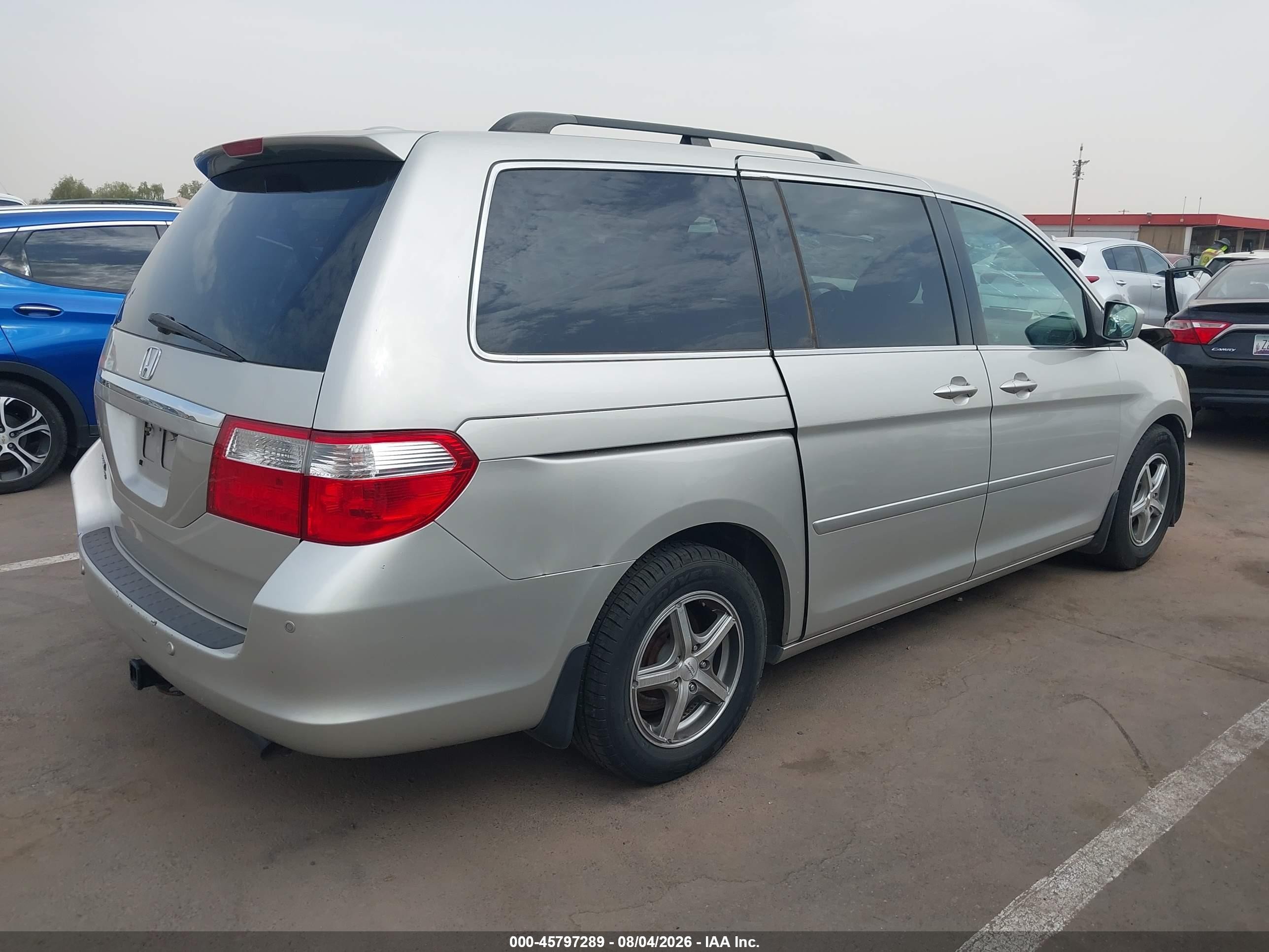 2006 Honda Odyssey Touring Silver vin: 5FNRL388X6B020812