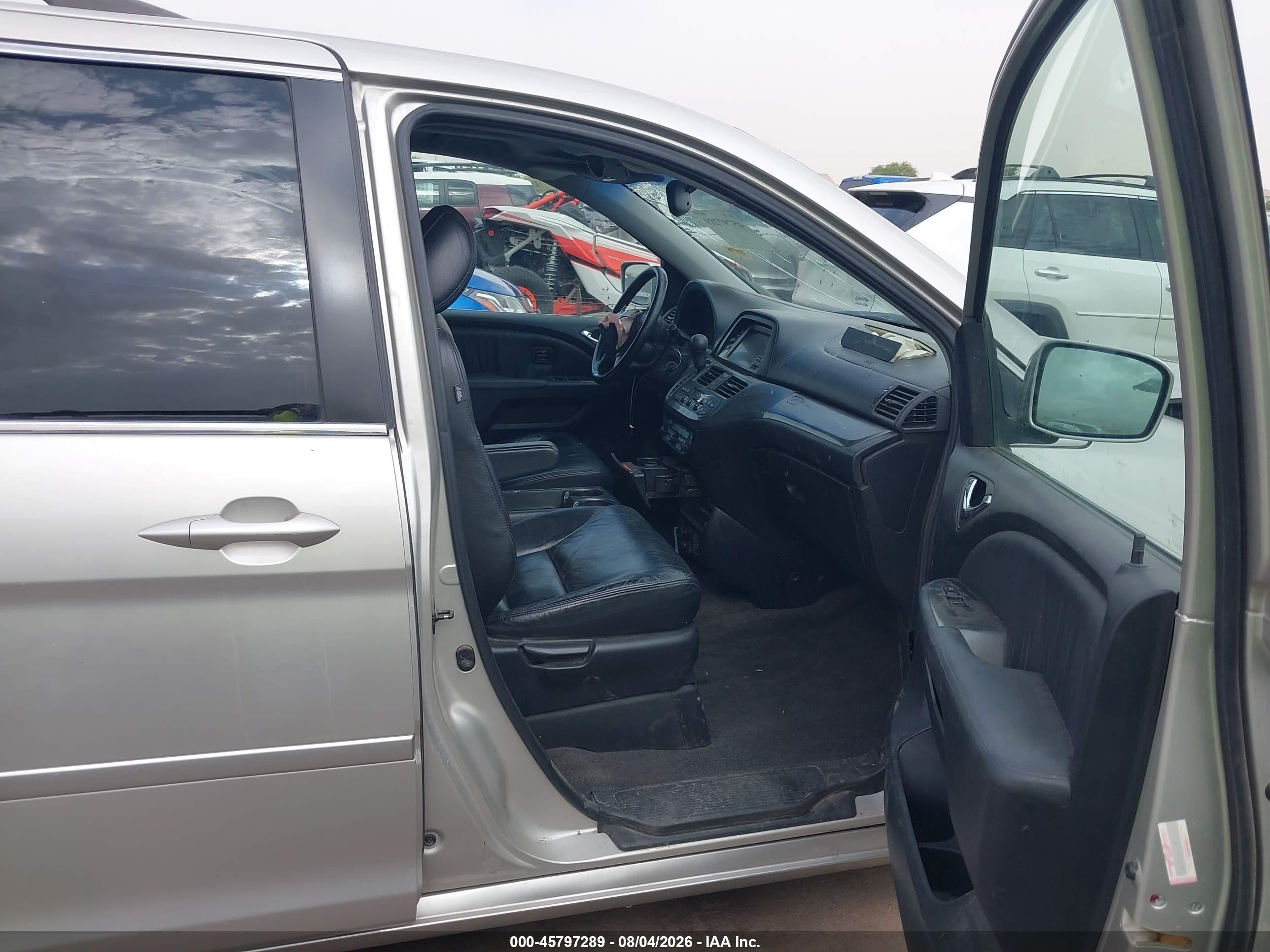2006 Honda Odyssey Touring Silver vin: 5FNRL388X6B020812