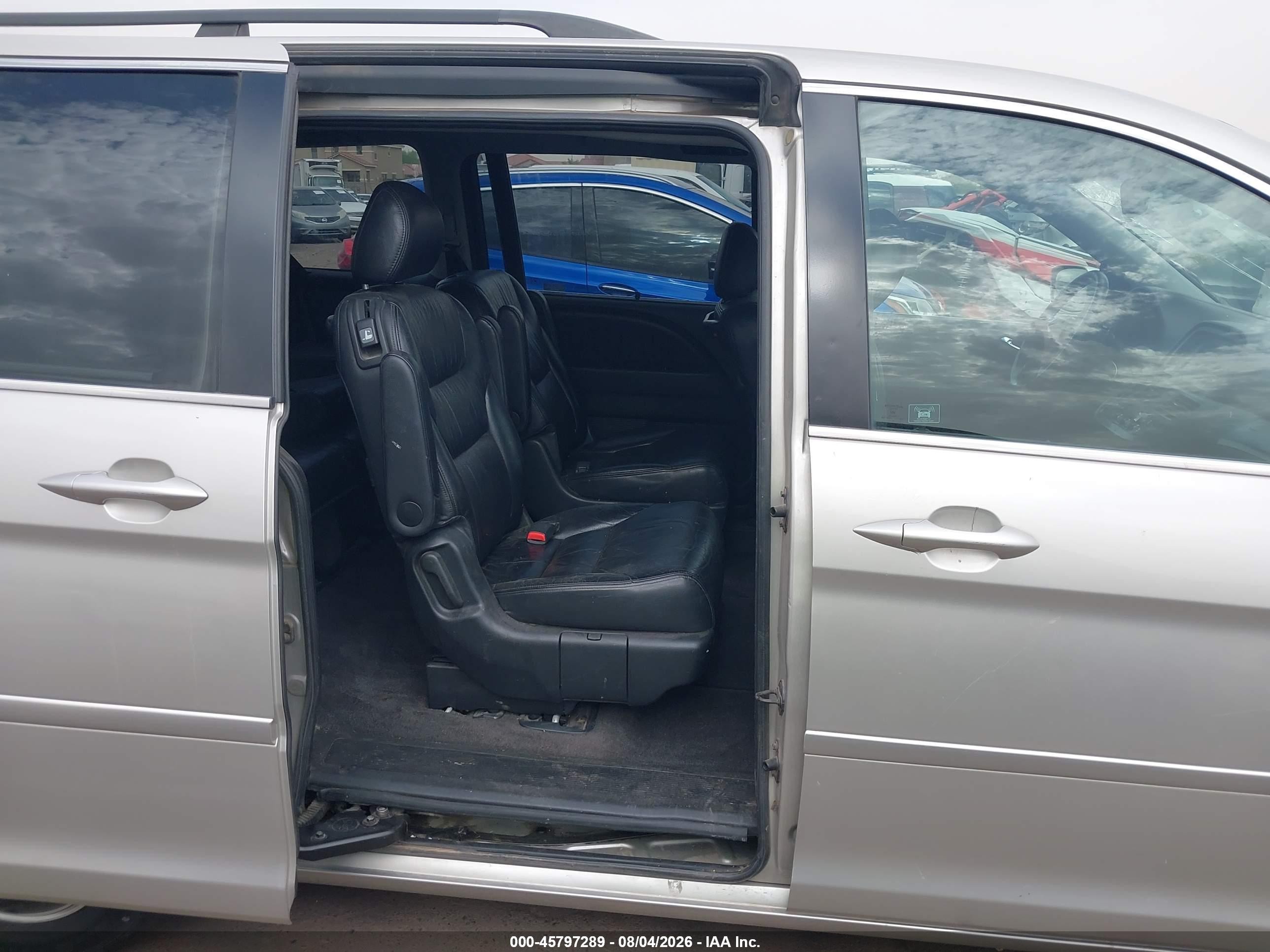 2006 Honda Odyssey Touring Silver vin: 5FNRL388X6B020812