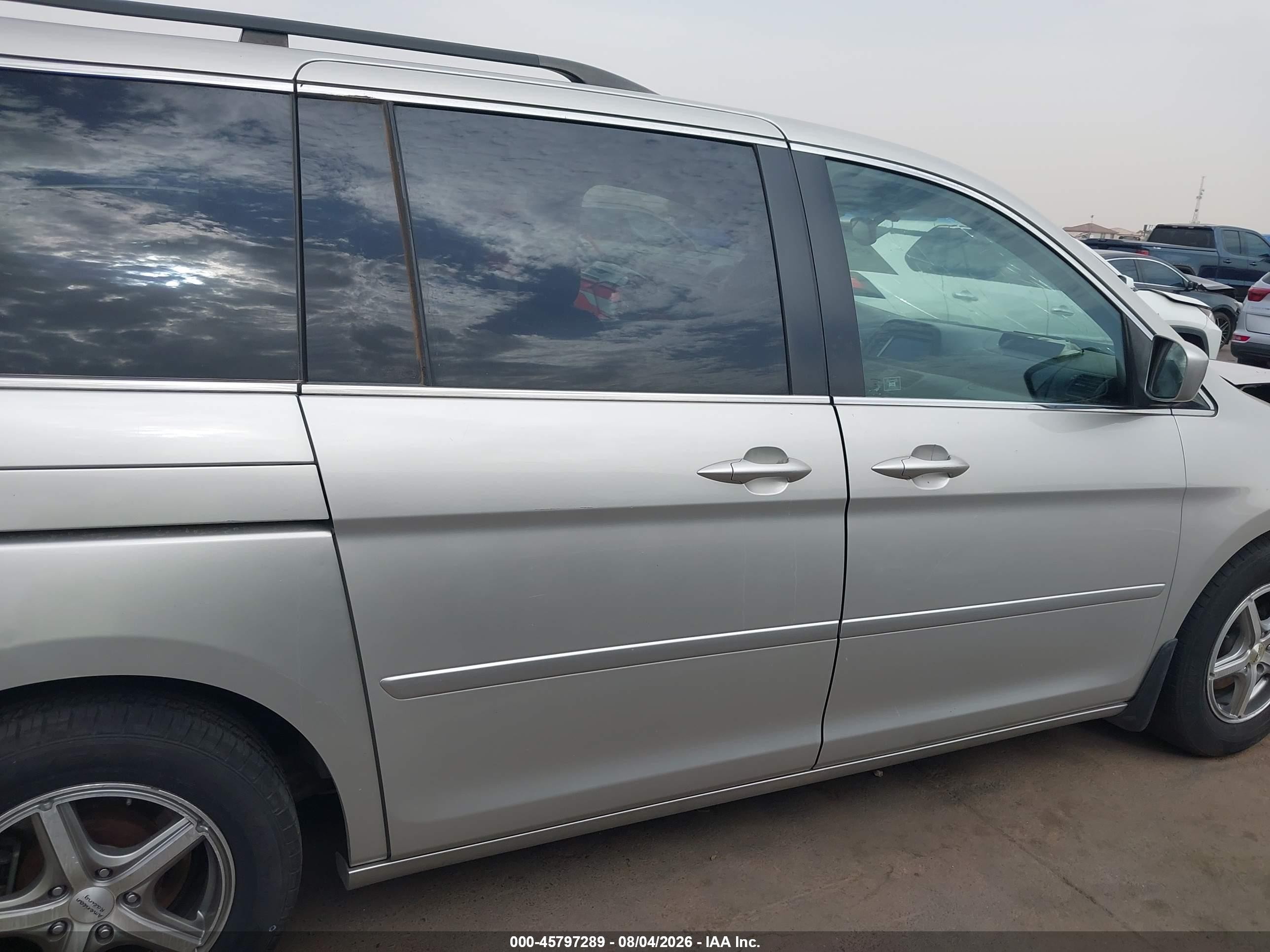 2006 Honda Odyssey Touring Silver vin: 5FNRL388X6B020812