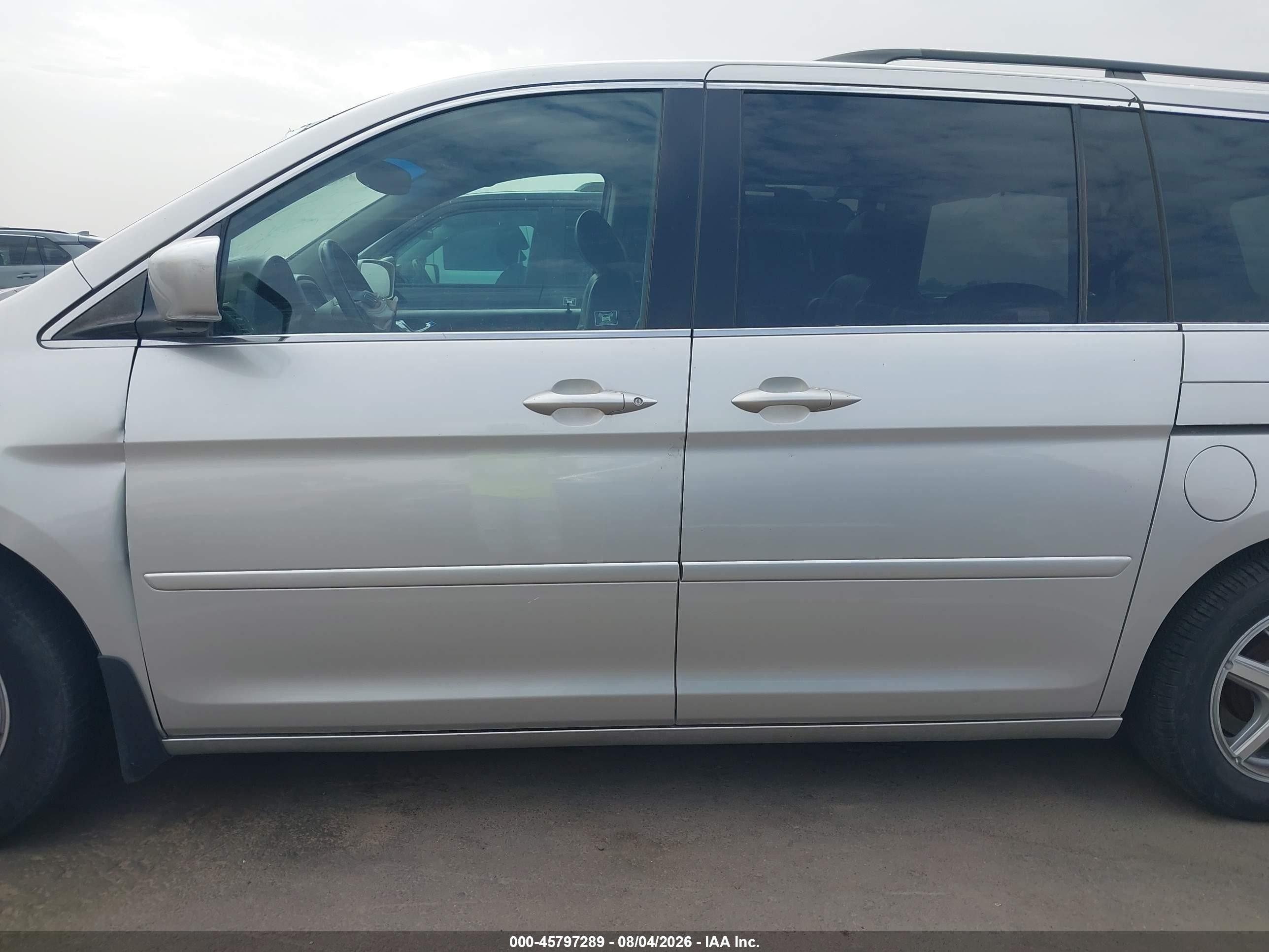2006 Honda Odyssey Touring Silver vin: 5FNRL388X6B020812