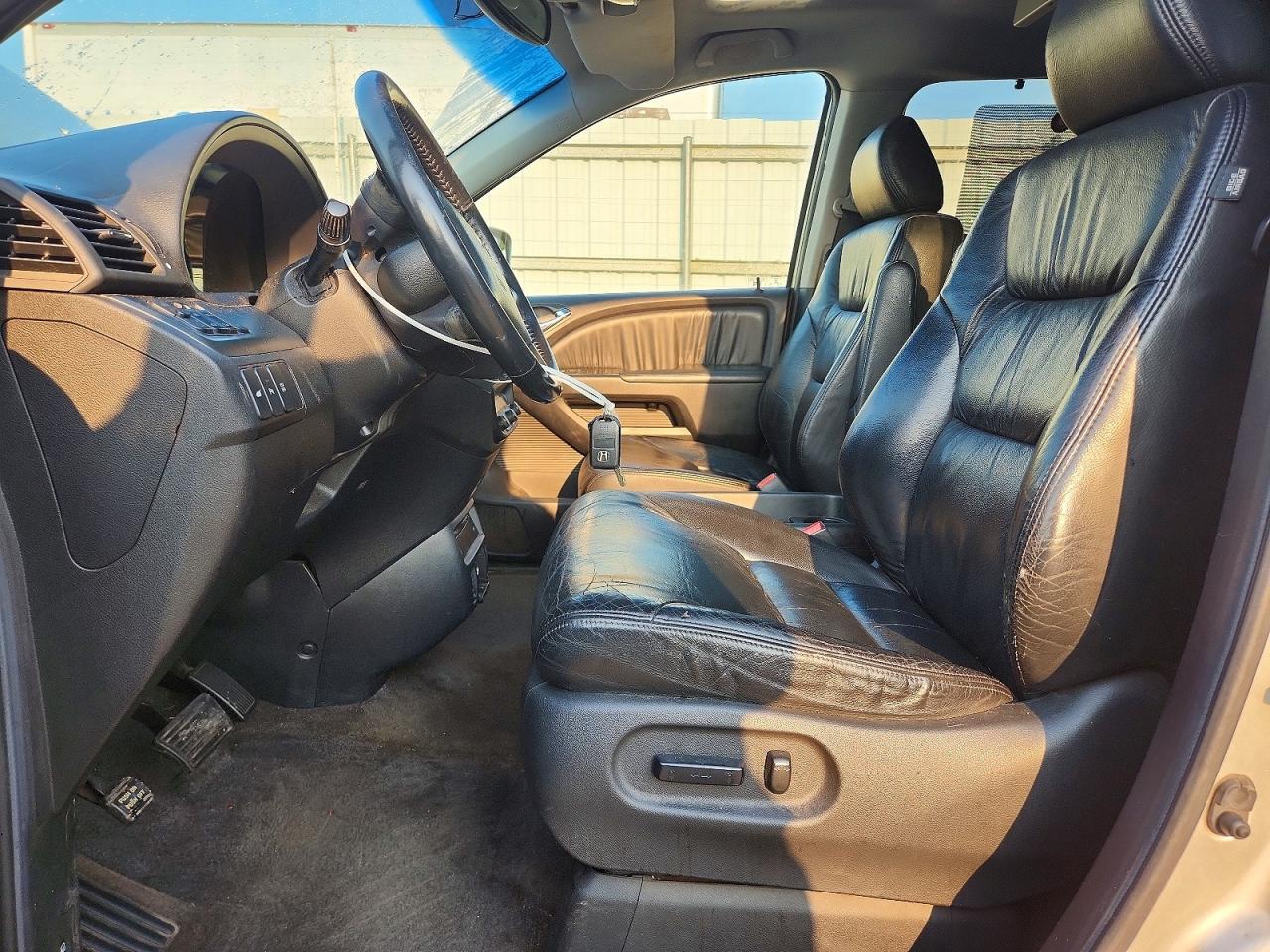2006 Honda Odyssey Touring Silver vin: 5FNRL388X6B509016