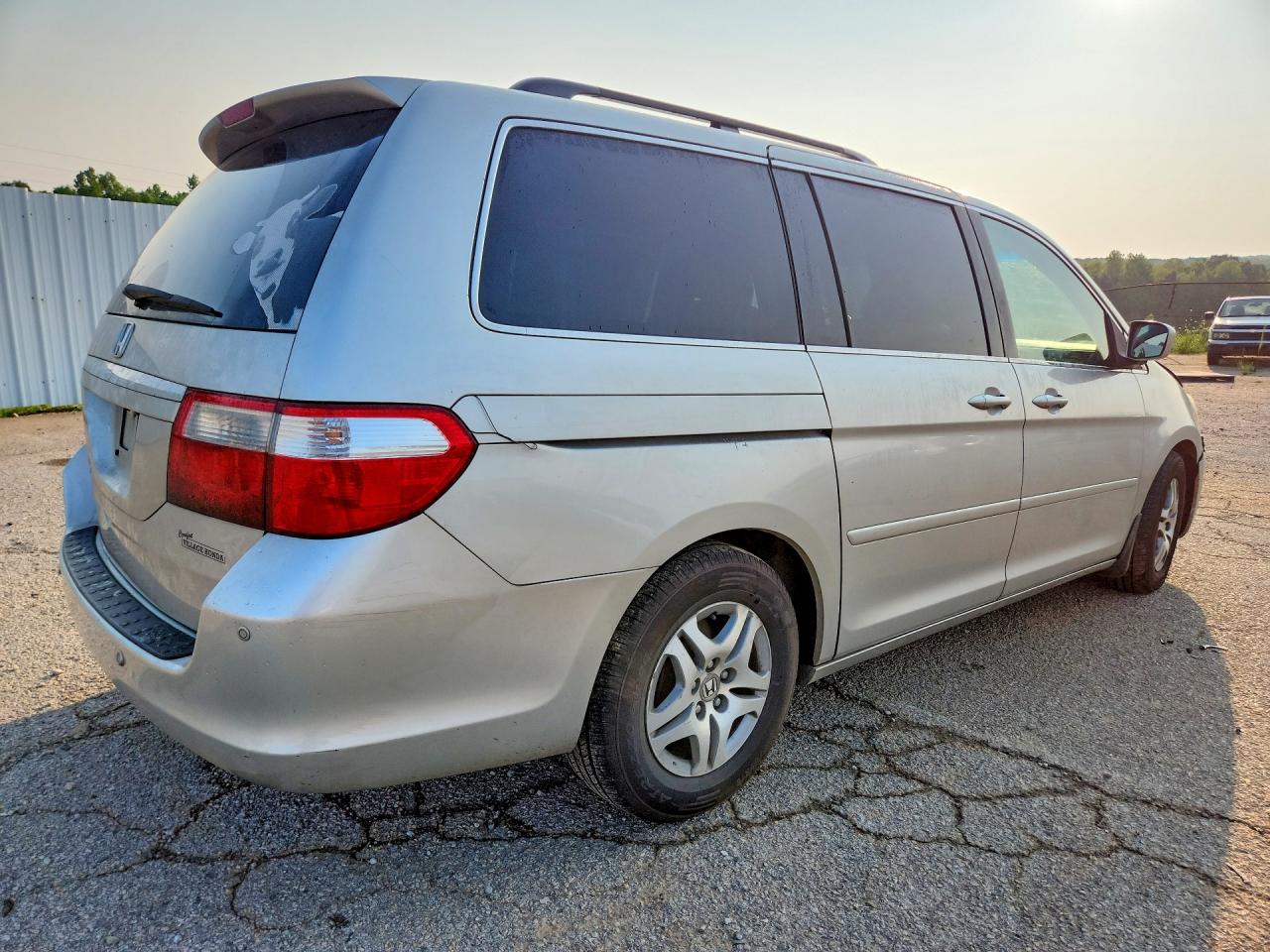2006 Honda Odyssey Touring Silver vin: 5FNRL388X6B509016