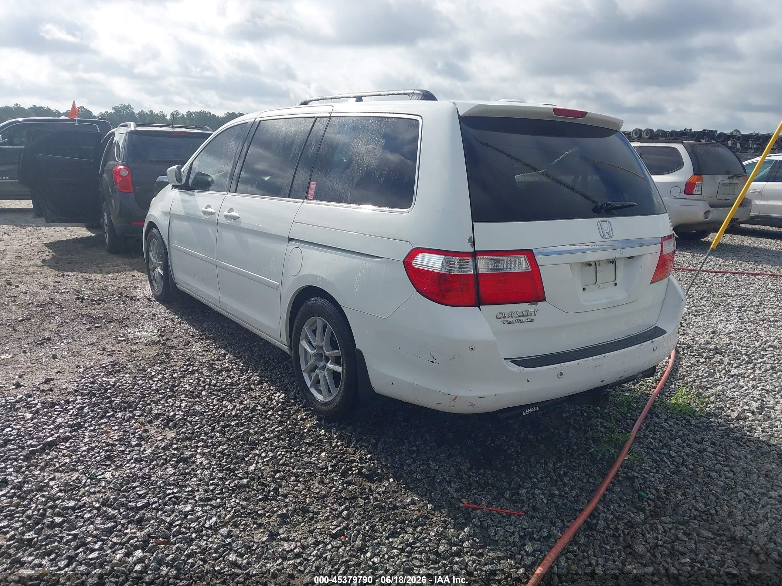 2007 Honda Odyssey Touring White vin: 5FNRL388X7B069395