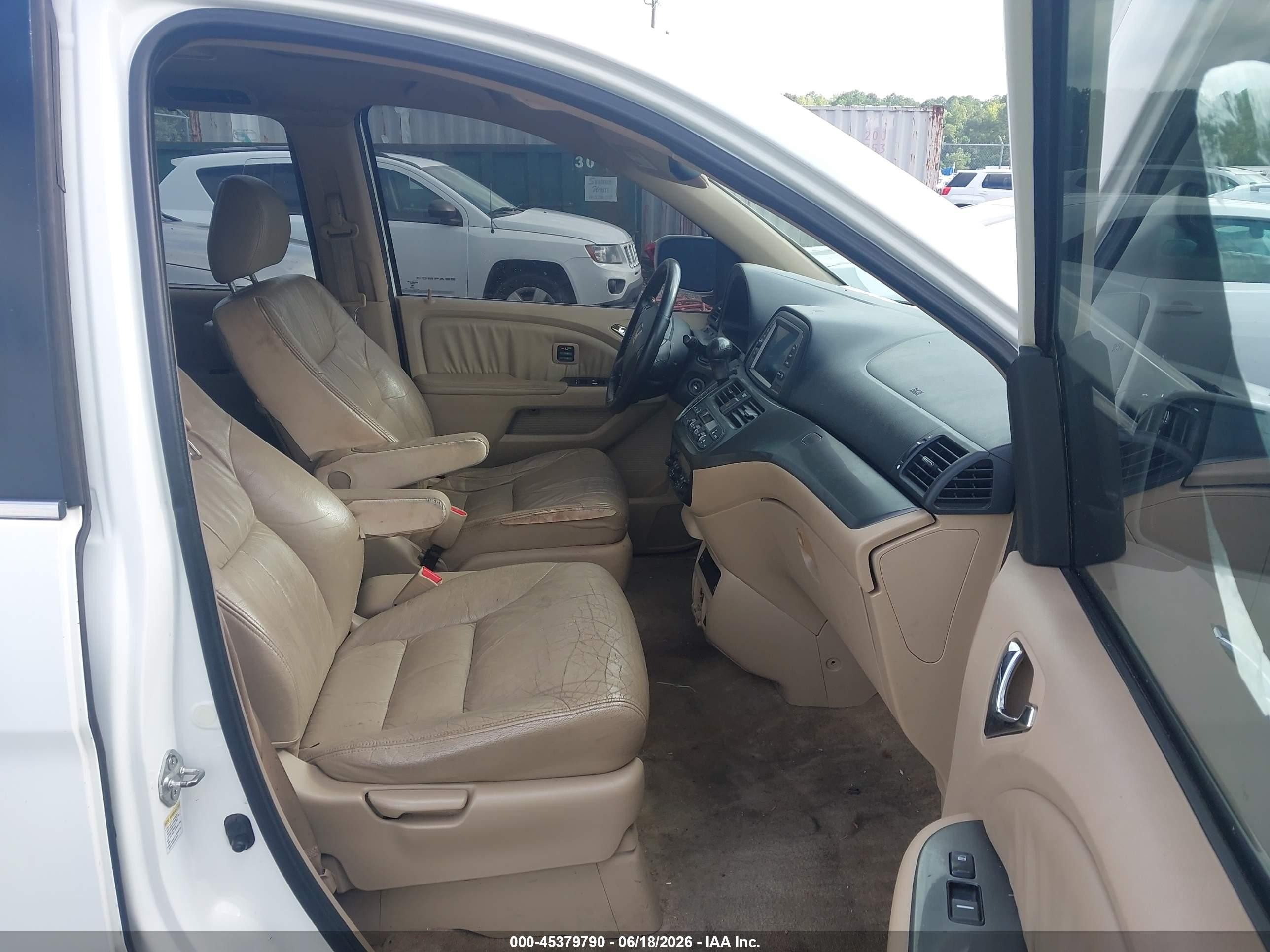 2007 Honda Odyssey Touring White vin: 5FNRL388X7B069395