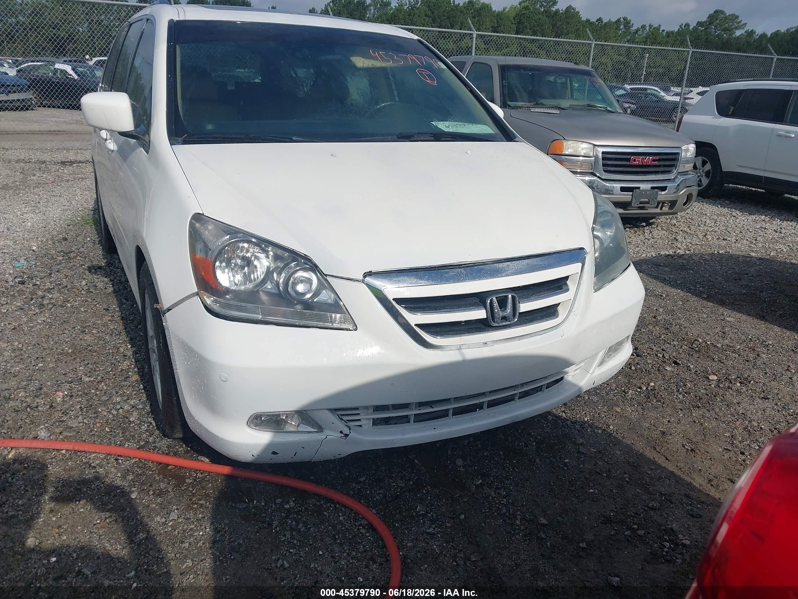 2007 Honda Odyssey Touring White vin: 5FNRL388X7B069395