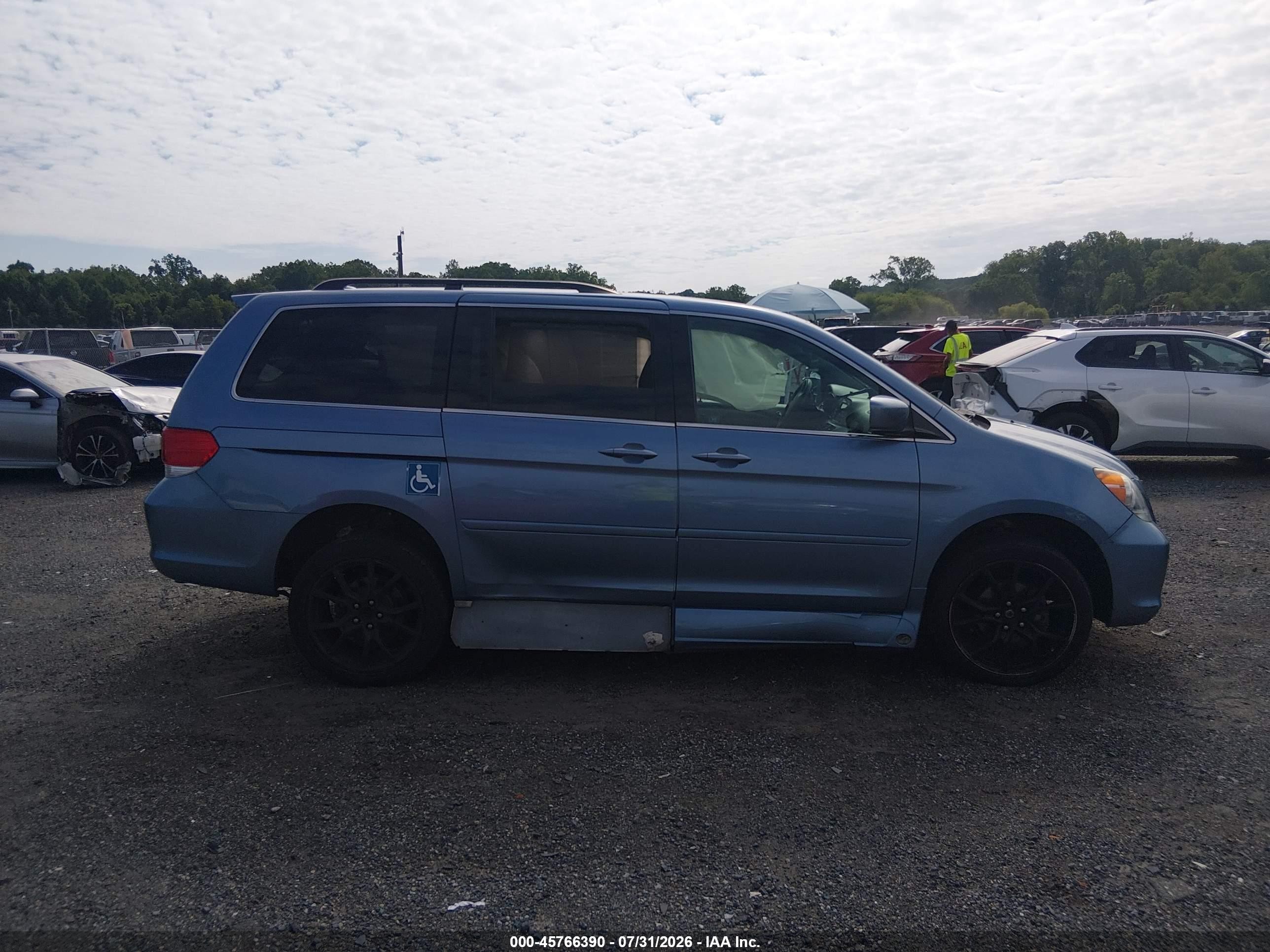 2008 Honda Odyssey Touring Blue vin: 5FNRL388X8B003205