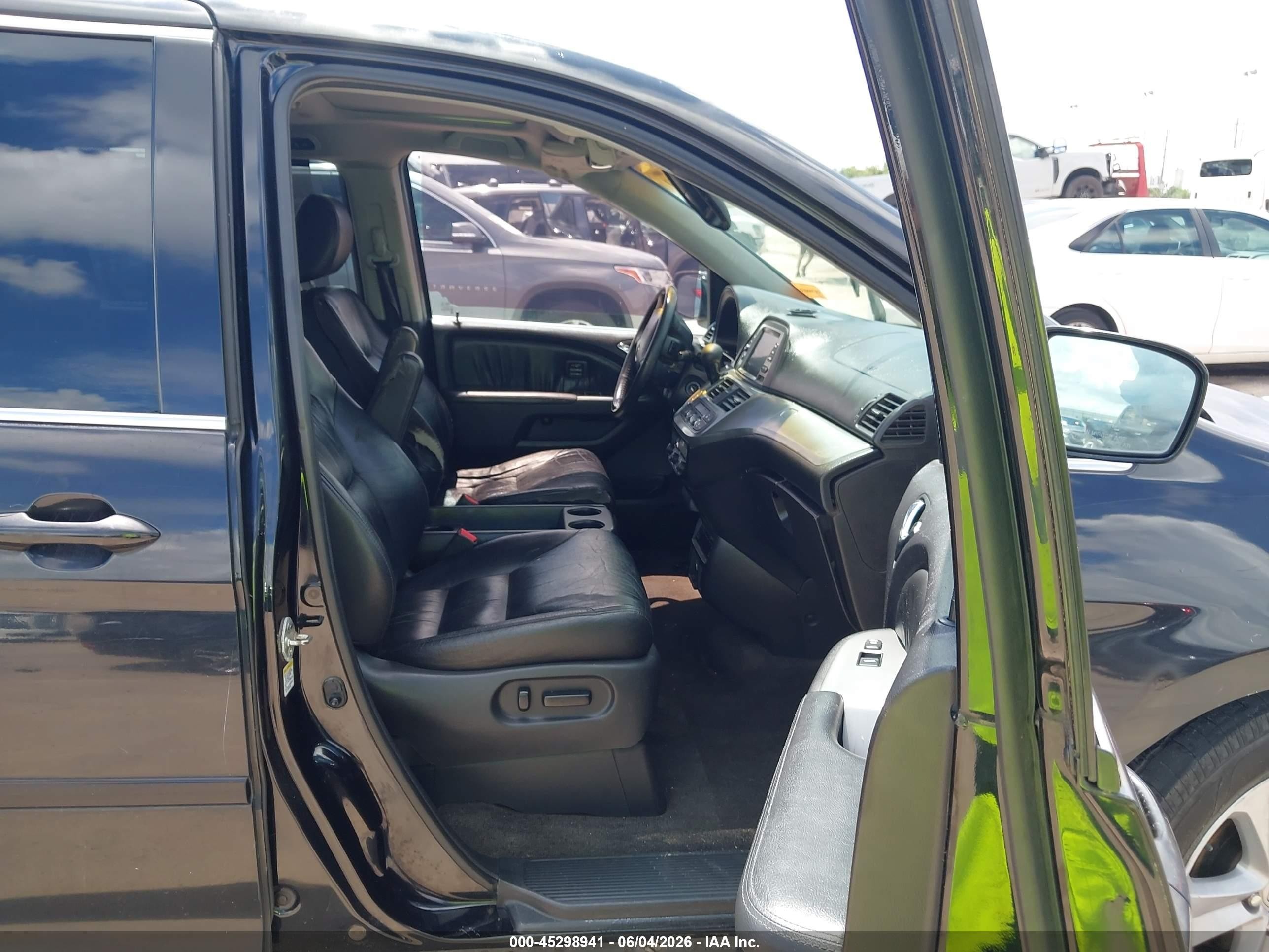 2008 Honda Odyssey Touring Black vin: 5FNRL38908B002198
