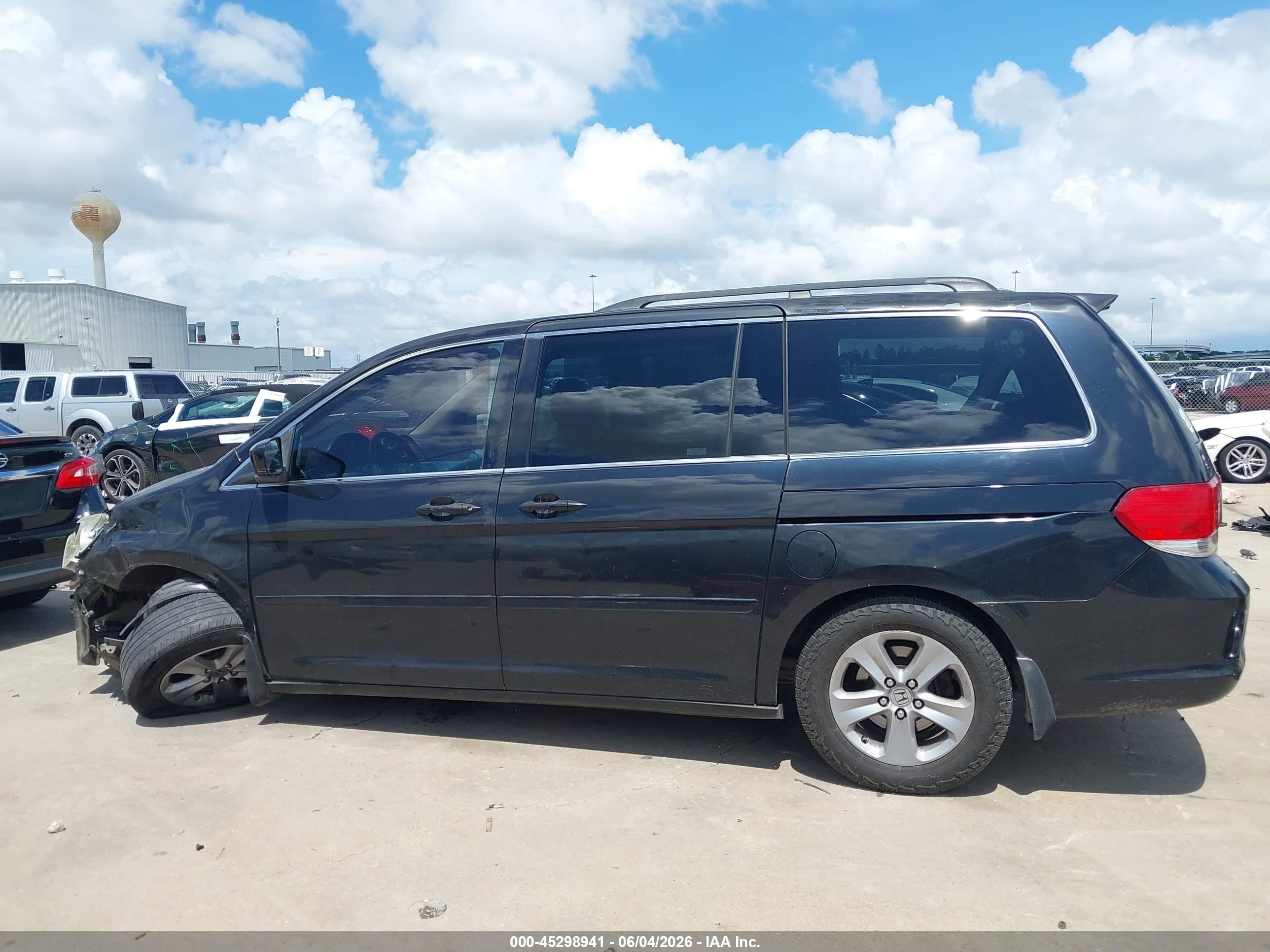 2008 Honda Odyssey Touring Black vin: 5FNRL38908B002198