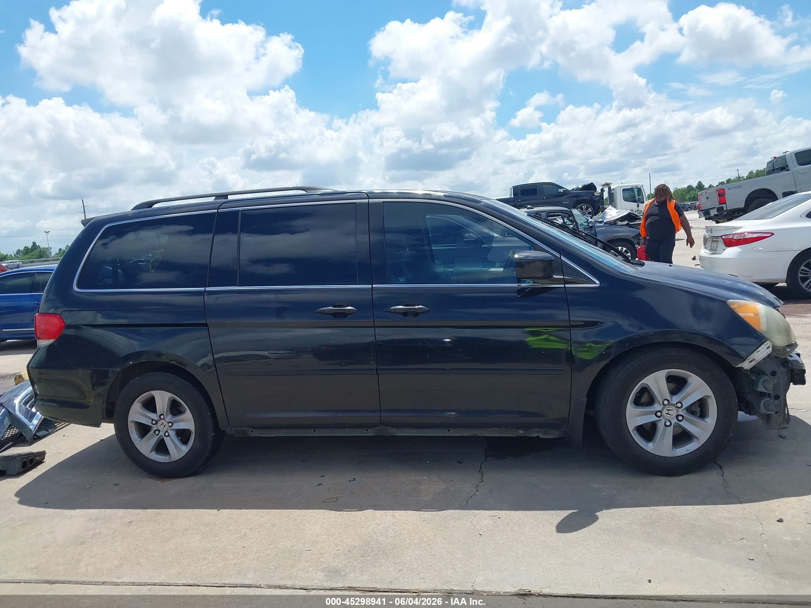 2008 Honda Odyssey Touring Black vin: 5FNRL38908B002198