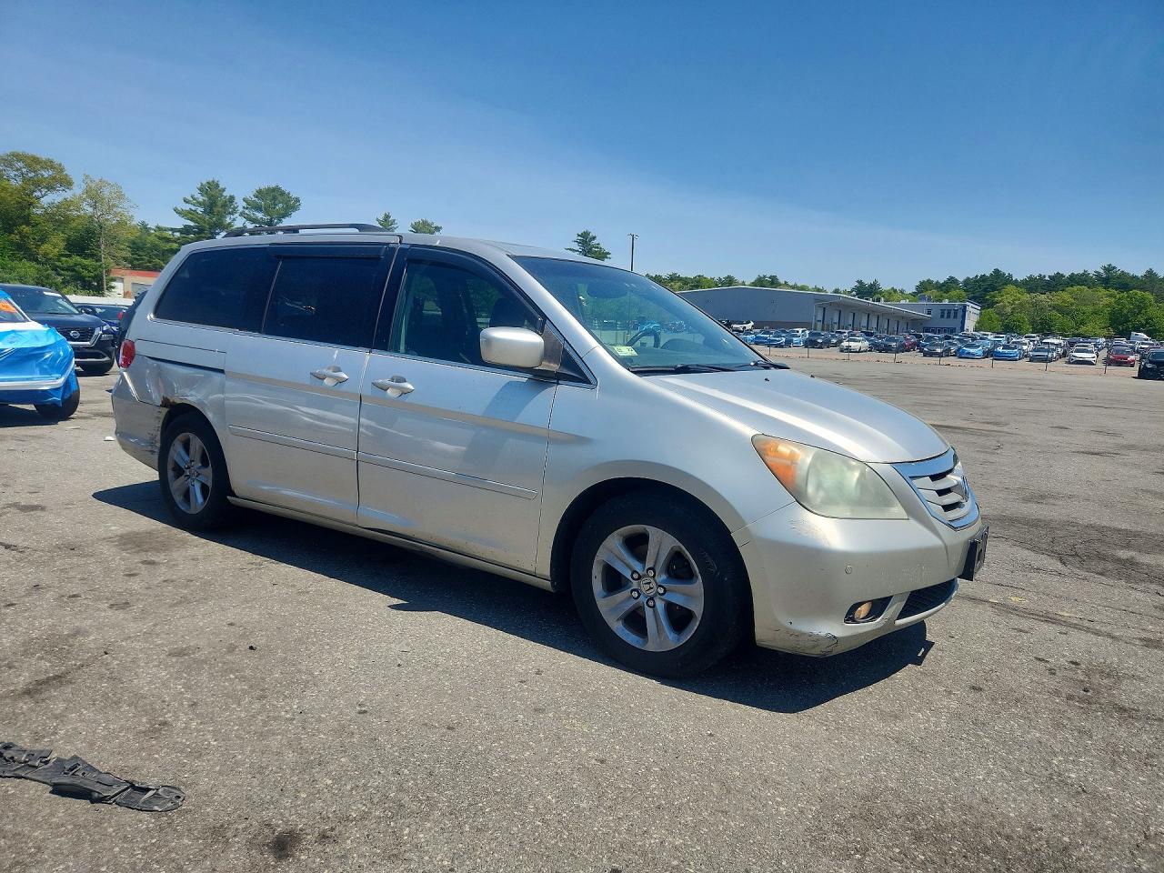 2008 Honda Odyssey Touring Silver vin: 5FNRL38908B061428