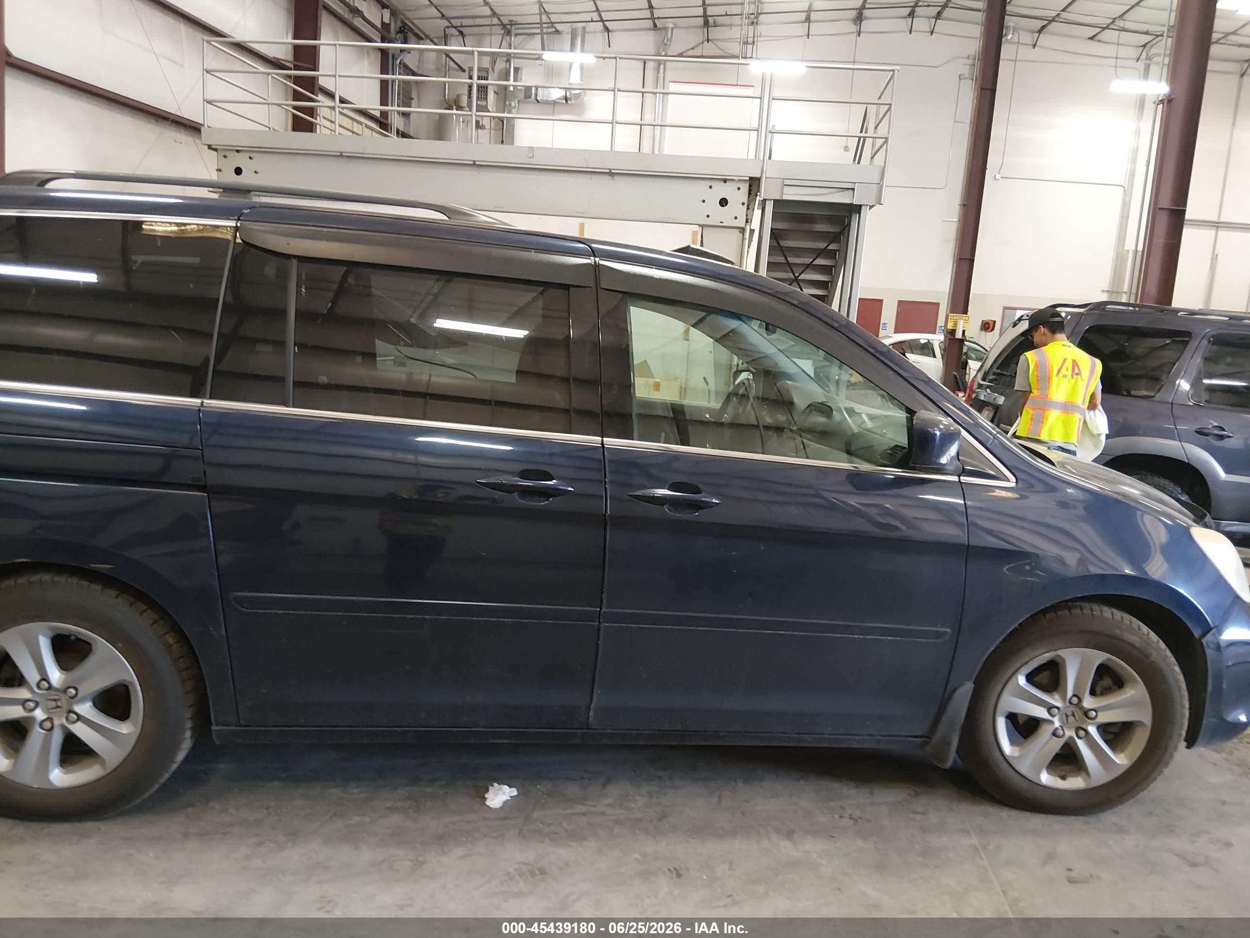 2008 Honda Odyssey Touring Blue vin: 5FNRL38908B073255
