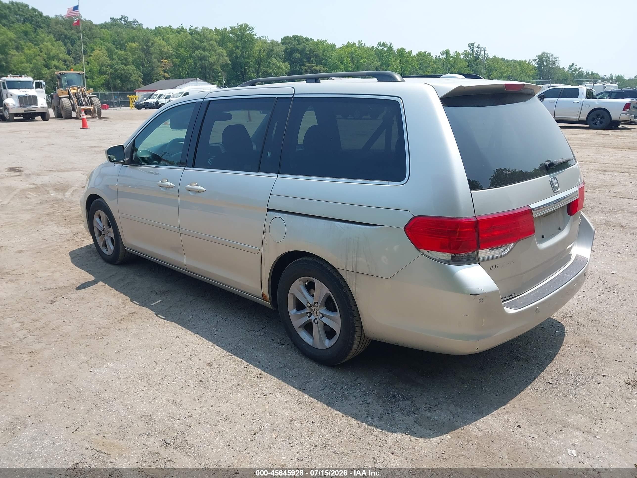 2008 Honda Odyssey Touring Silver vin: 5FNRL38918B018927