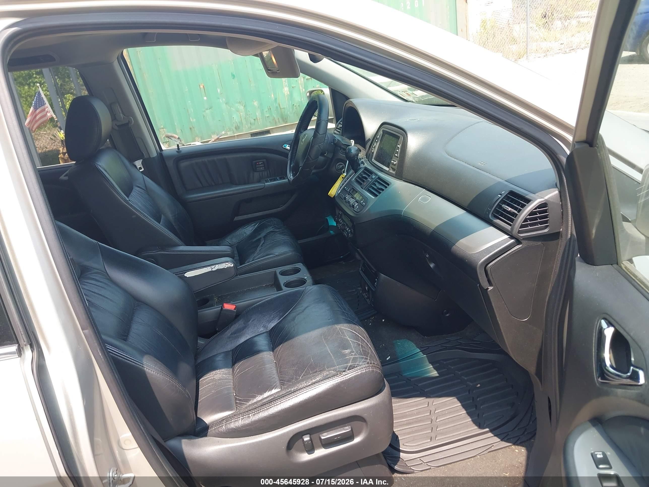 2008 Honda Odyssey Touring Silver vin: 5FNRL38918B018927