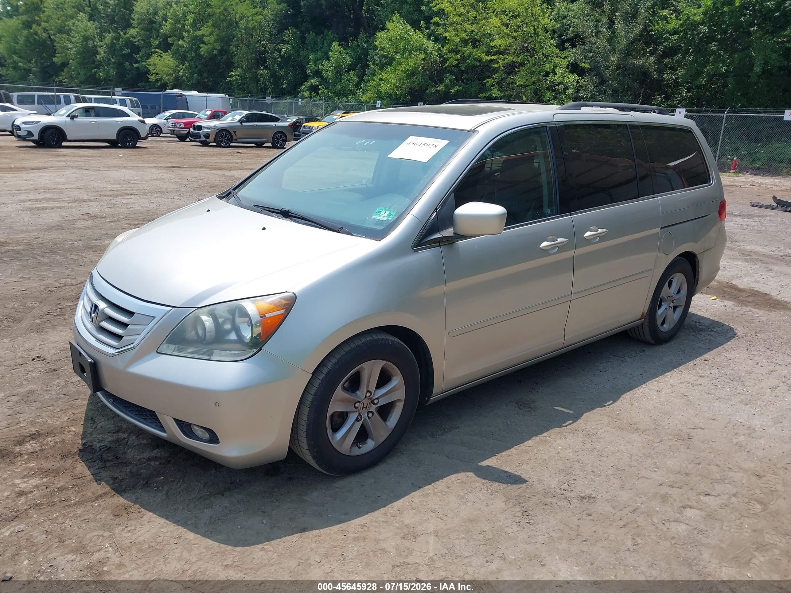 2008 Honda Odyssey Touring Silver vin: 5FNRL38918B018927