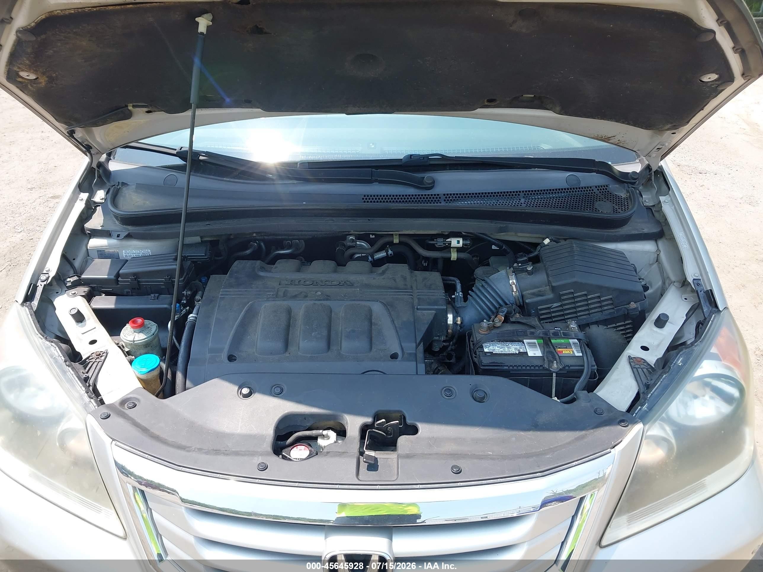 2008 Honda Odyssey Touring Silver vin: 5FNRL38918B018927