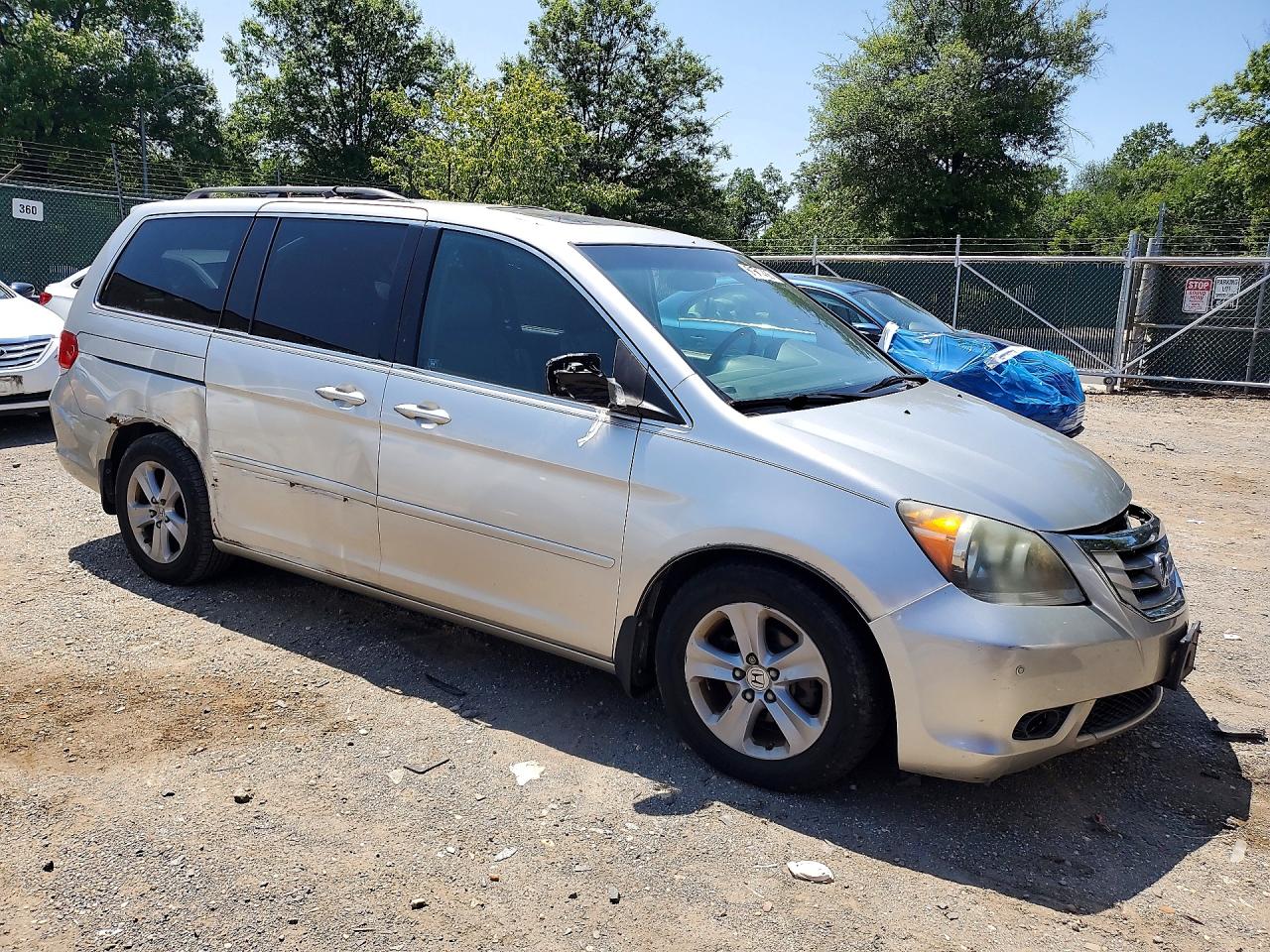 2008 Honda Odyssey Touring Silver vin: 5FNRL38918B029975