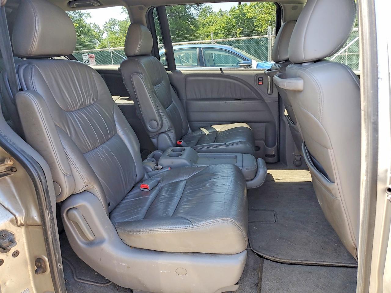2008 Honda Odyssey Touring Silver vin: 5FNRL38918B029975