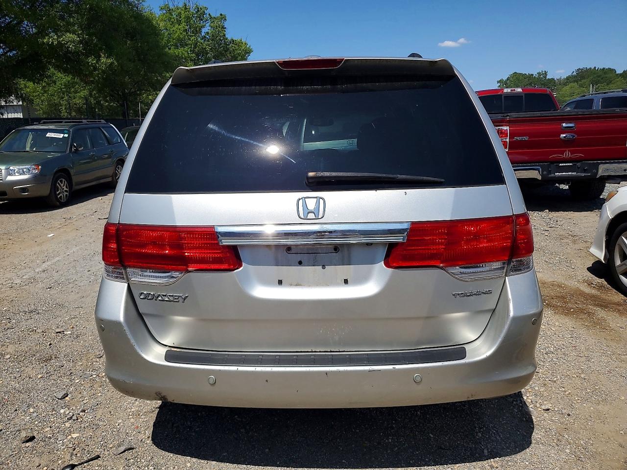 2008 Honda Odyssey Touring Silver vin: 5FNRL38918B029975