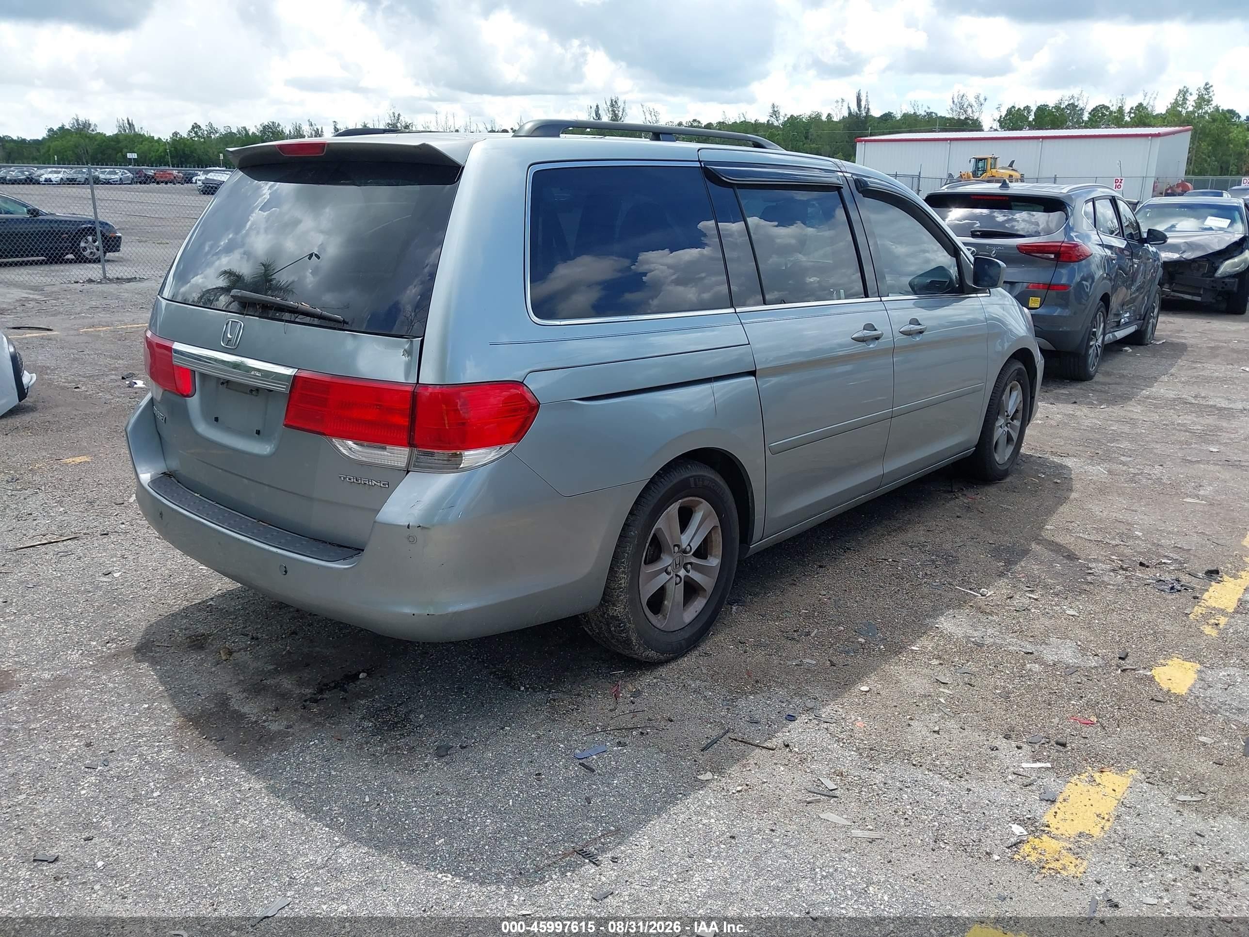 2008 Honda Odyssey Touring Gray vin: 5FNRL38928B049023