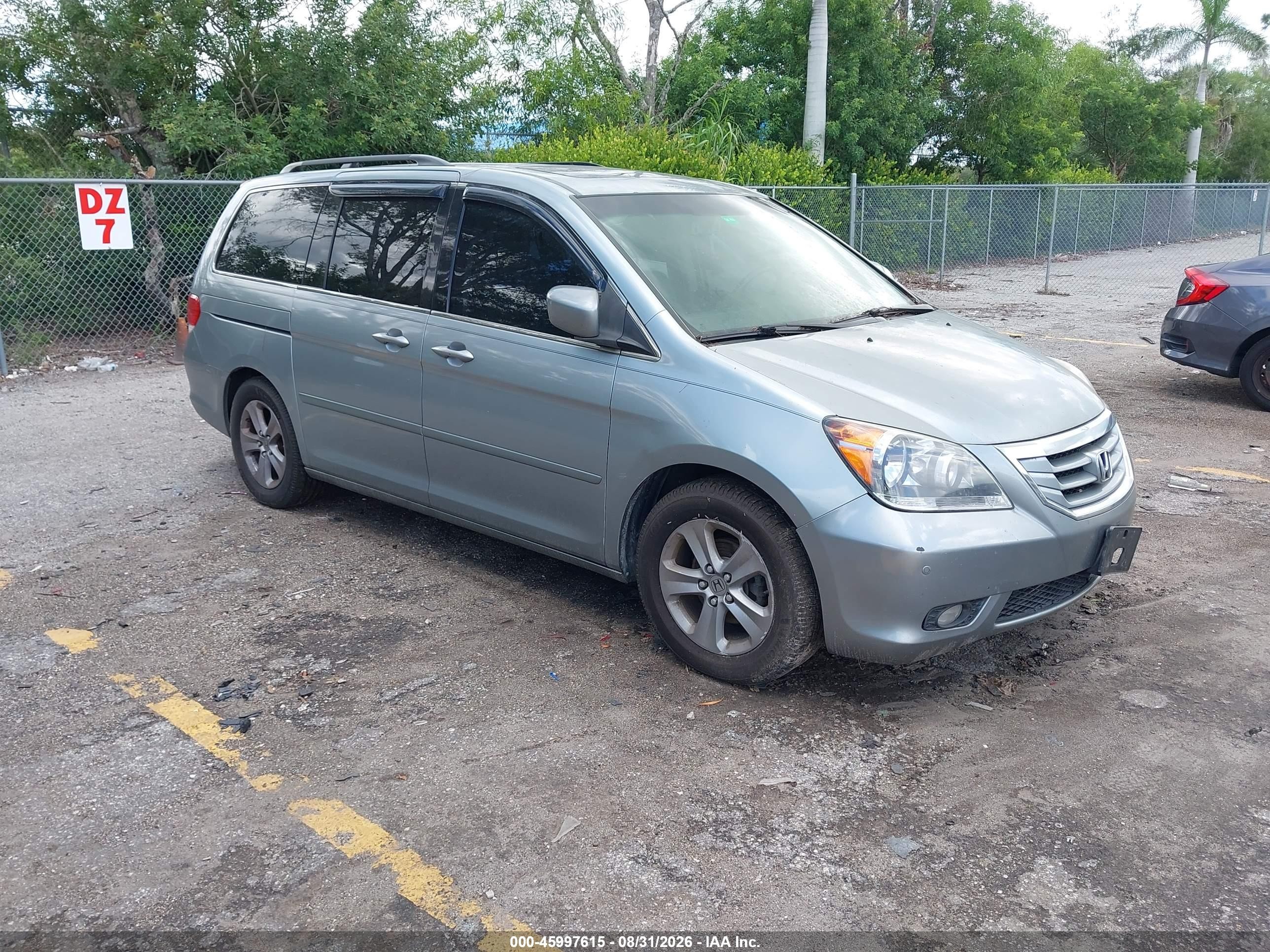 2008 Honda Odyssey Touring Gray vin: 5FNRL38928B049023