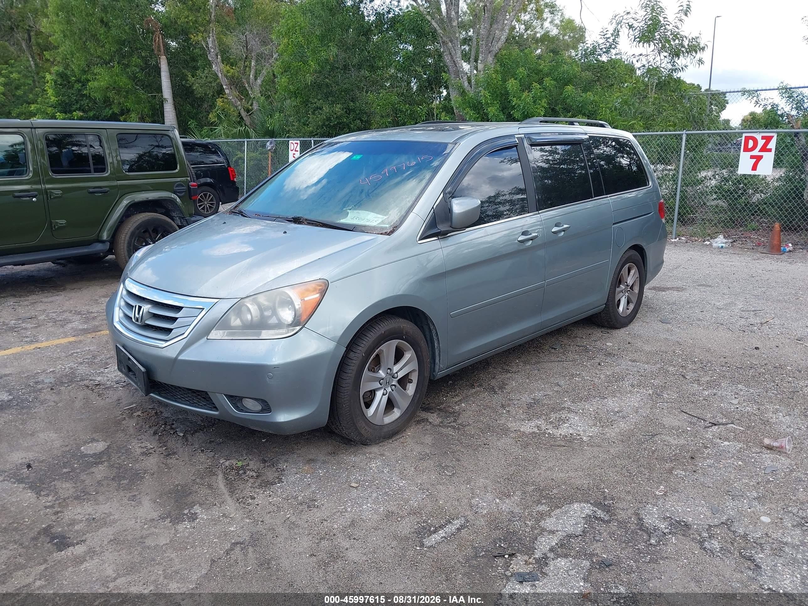 2008 Honda Odyssey Touring Gray vin: 5FNRL38928B049023