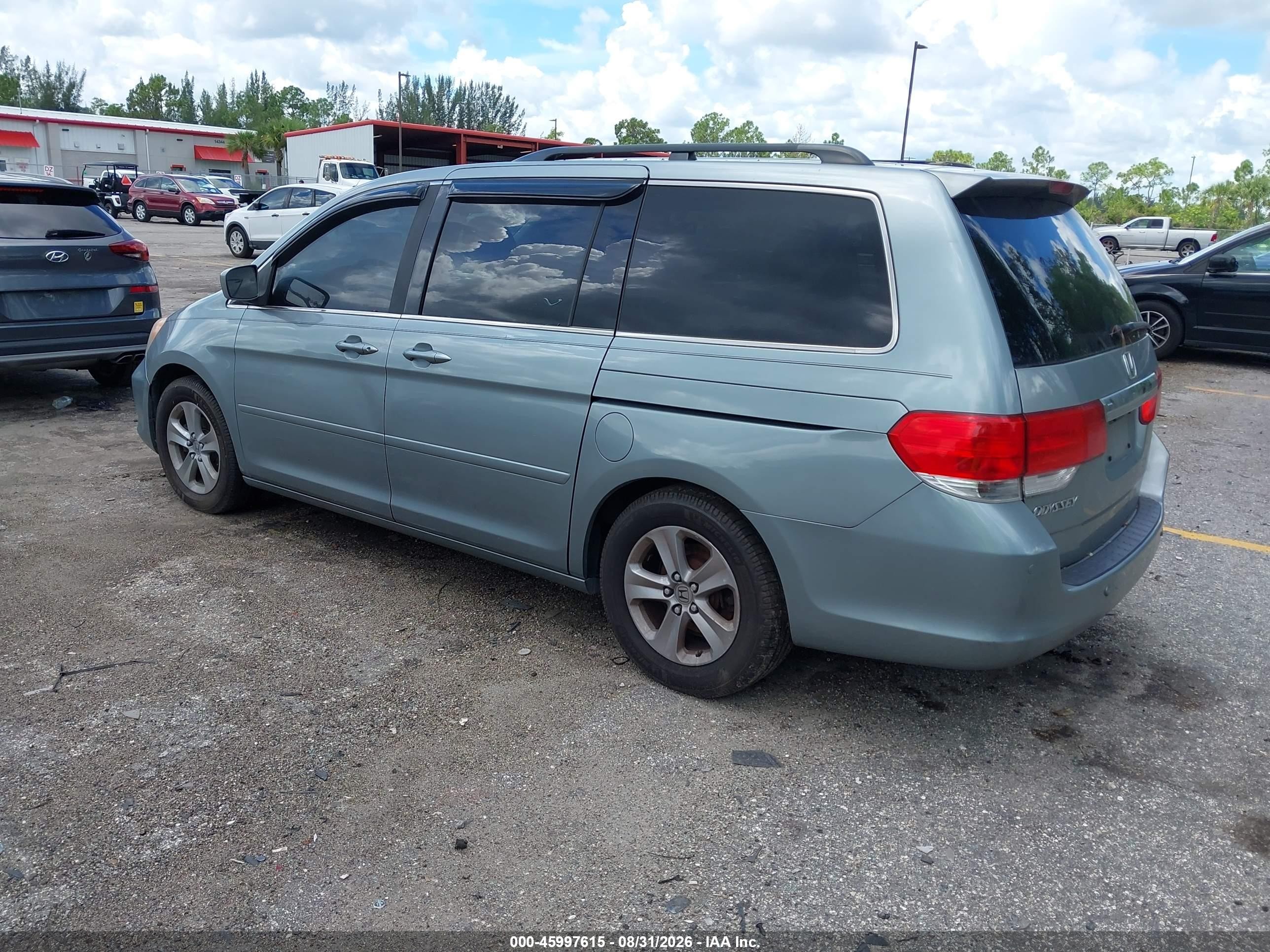 2008 Honda Odyssey Touring Gray vin: 5FNRL38928B049023