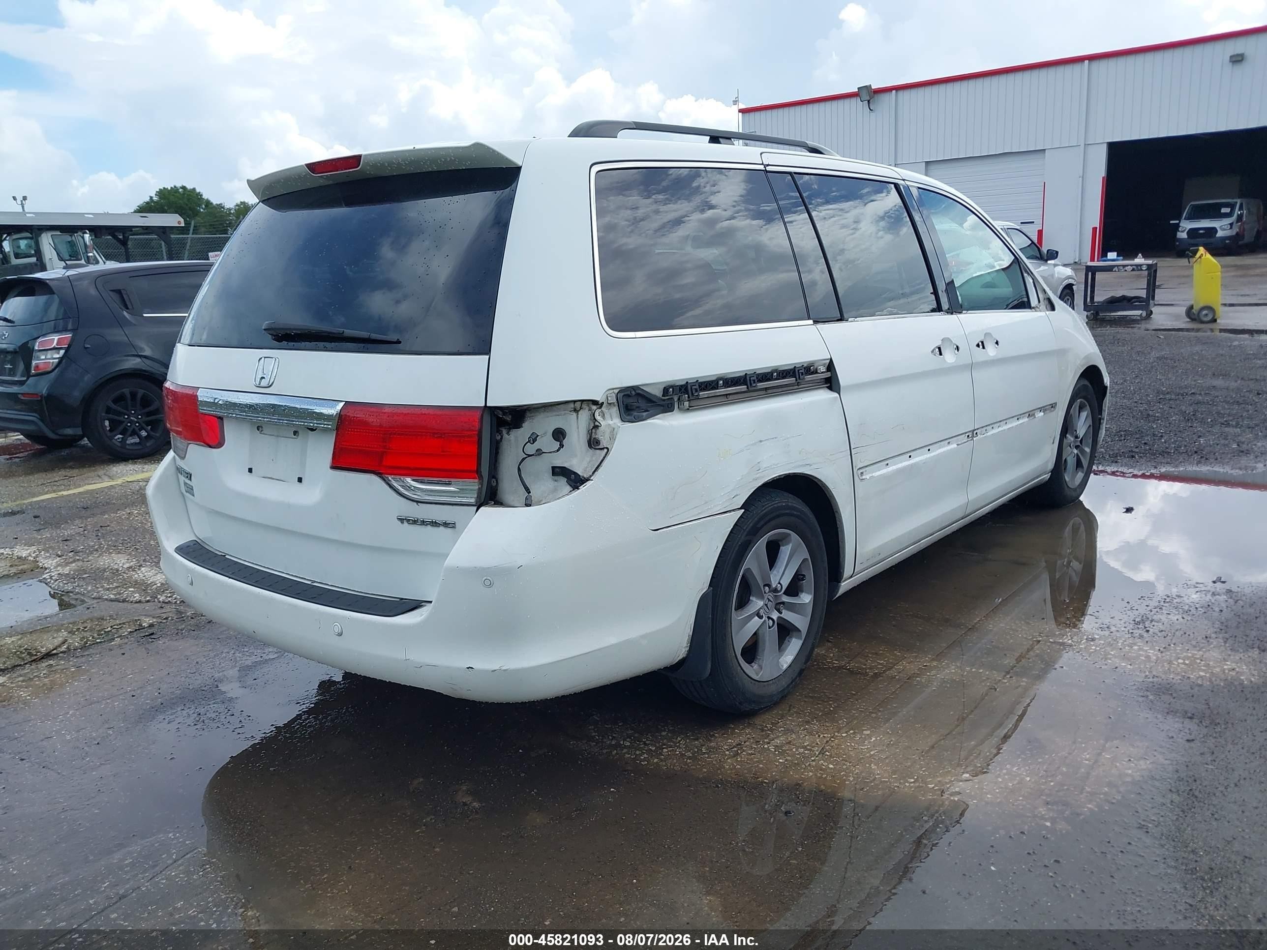2008 Honda Odyssey Touring White vin: 5FNRL38938B061360
