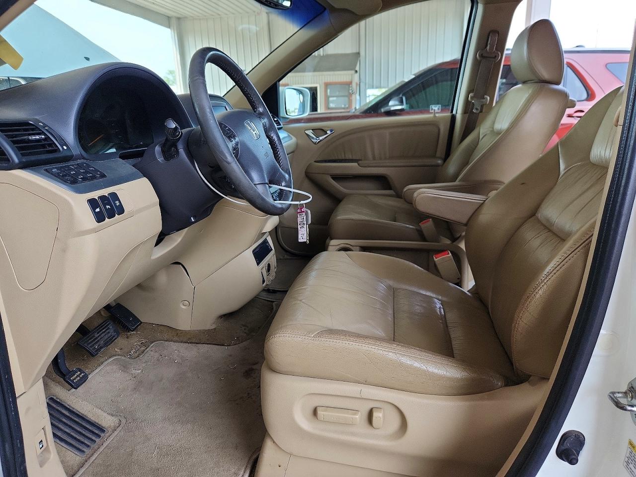 2008 Honda Odyssey Touring White vin: 5FNRL38938B088199