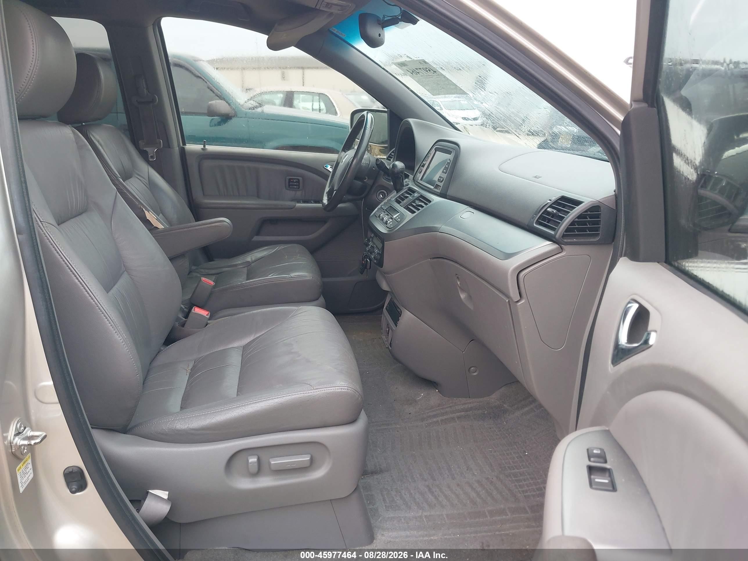 2008 Honda Odyssey Touring Silver vin: 5FNRL38948B016847