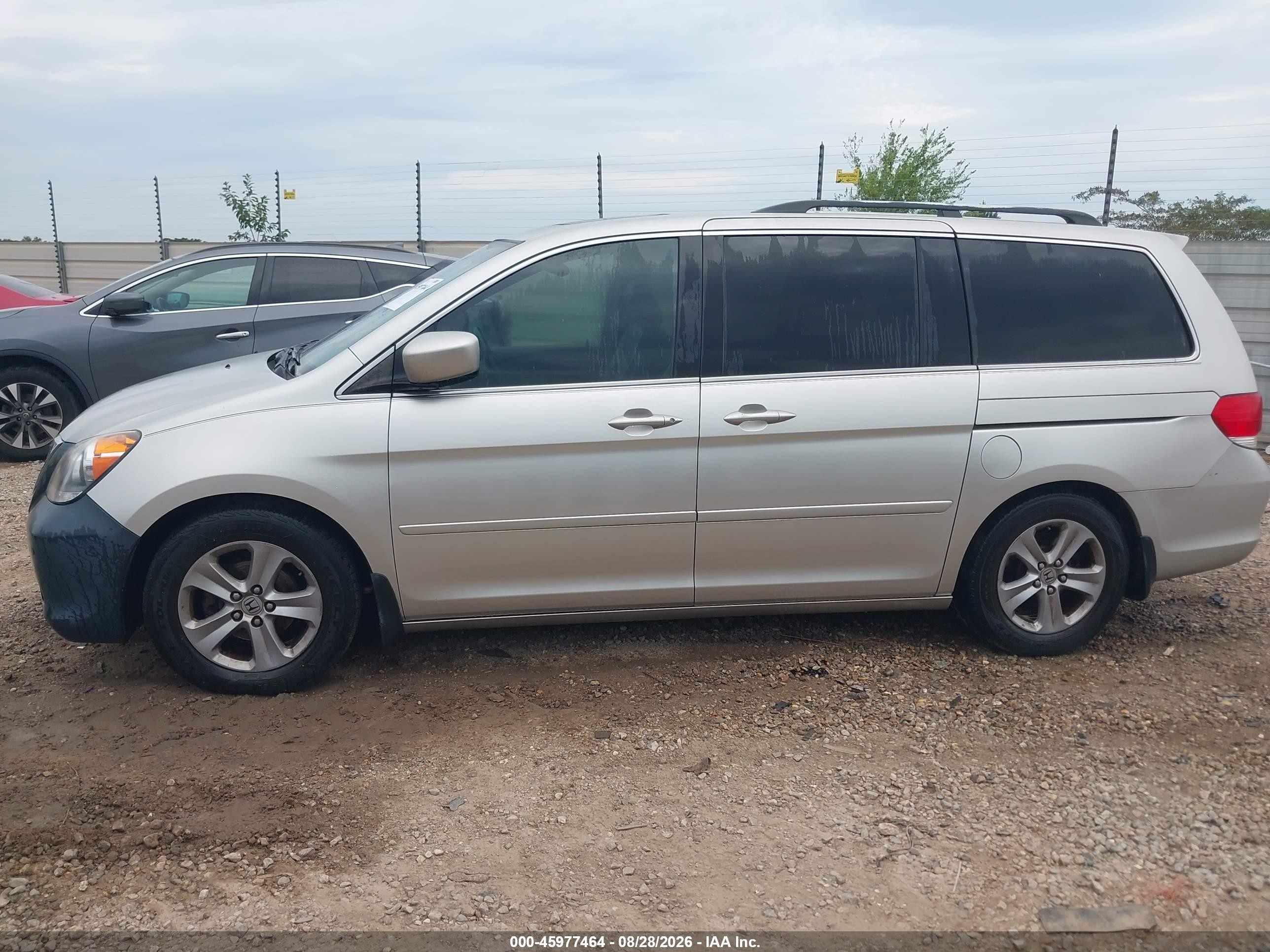 2008 Honda Odyssey Touring Silver vin: 5FNRL38948B016847