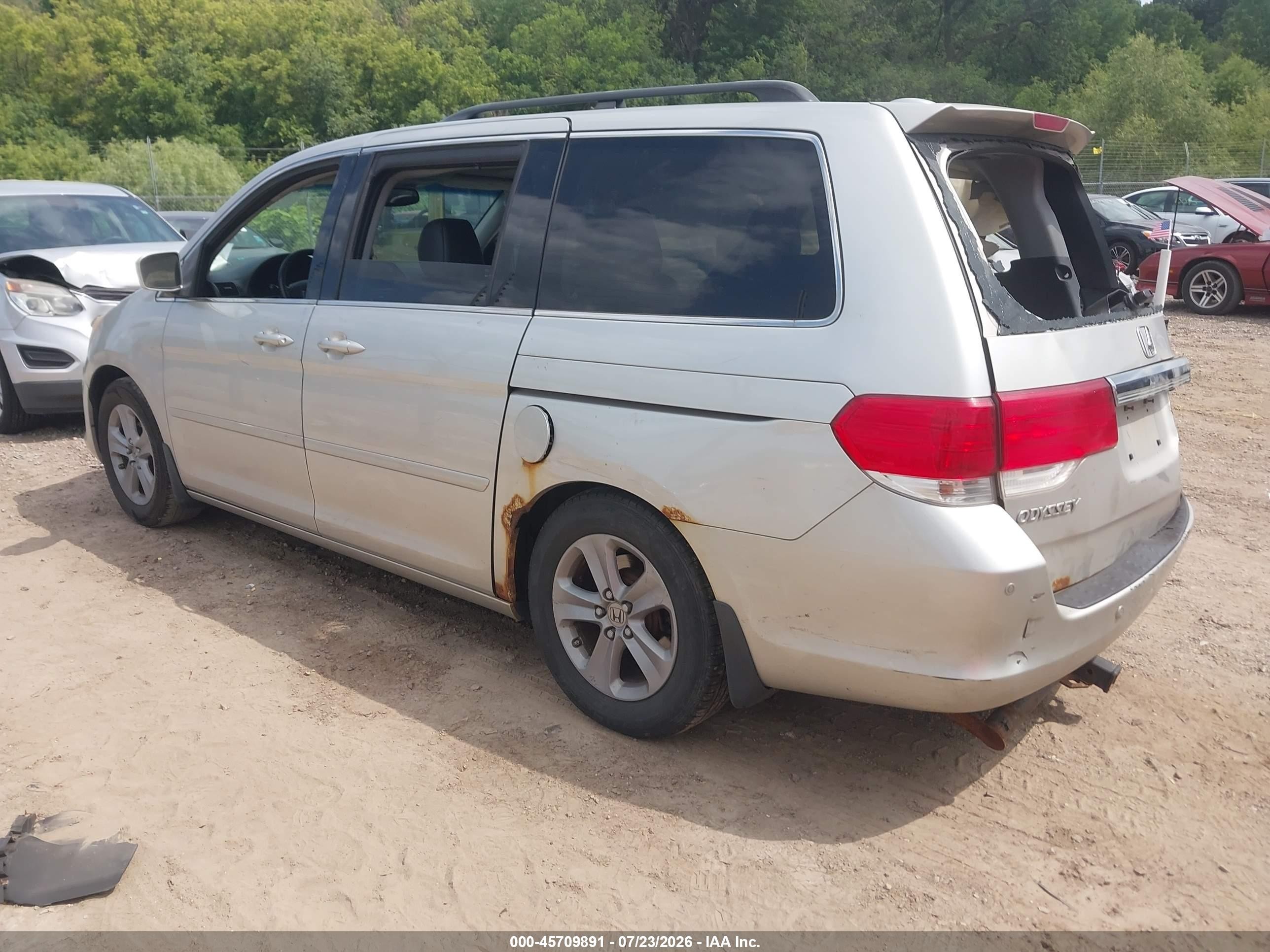 2008 Honda Odyssey Touring Silver vin: 5FNRL38948B052666