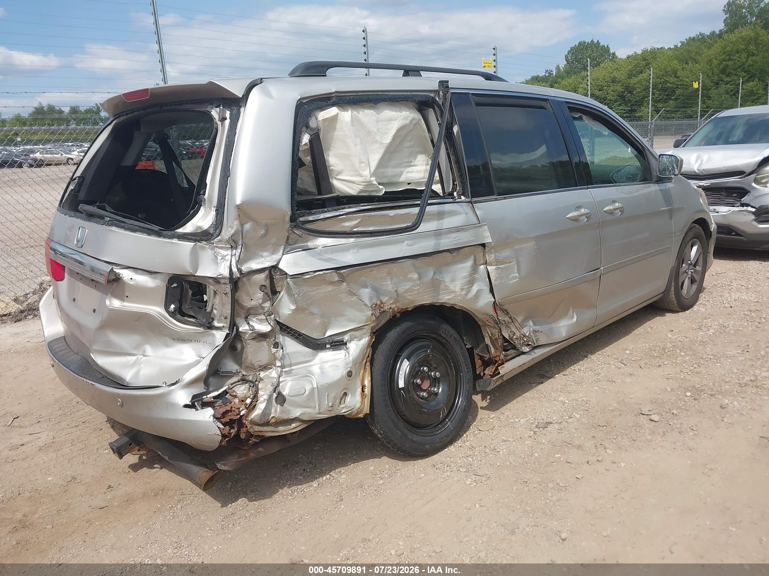 2008 Honda Odyssey Touring Silver vin: 5FNRL38948B052666