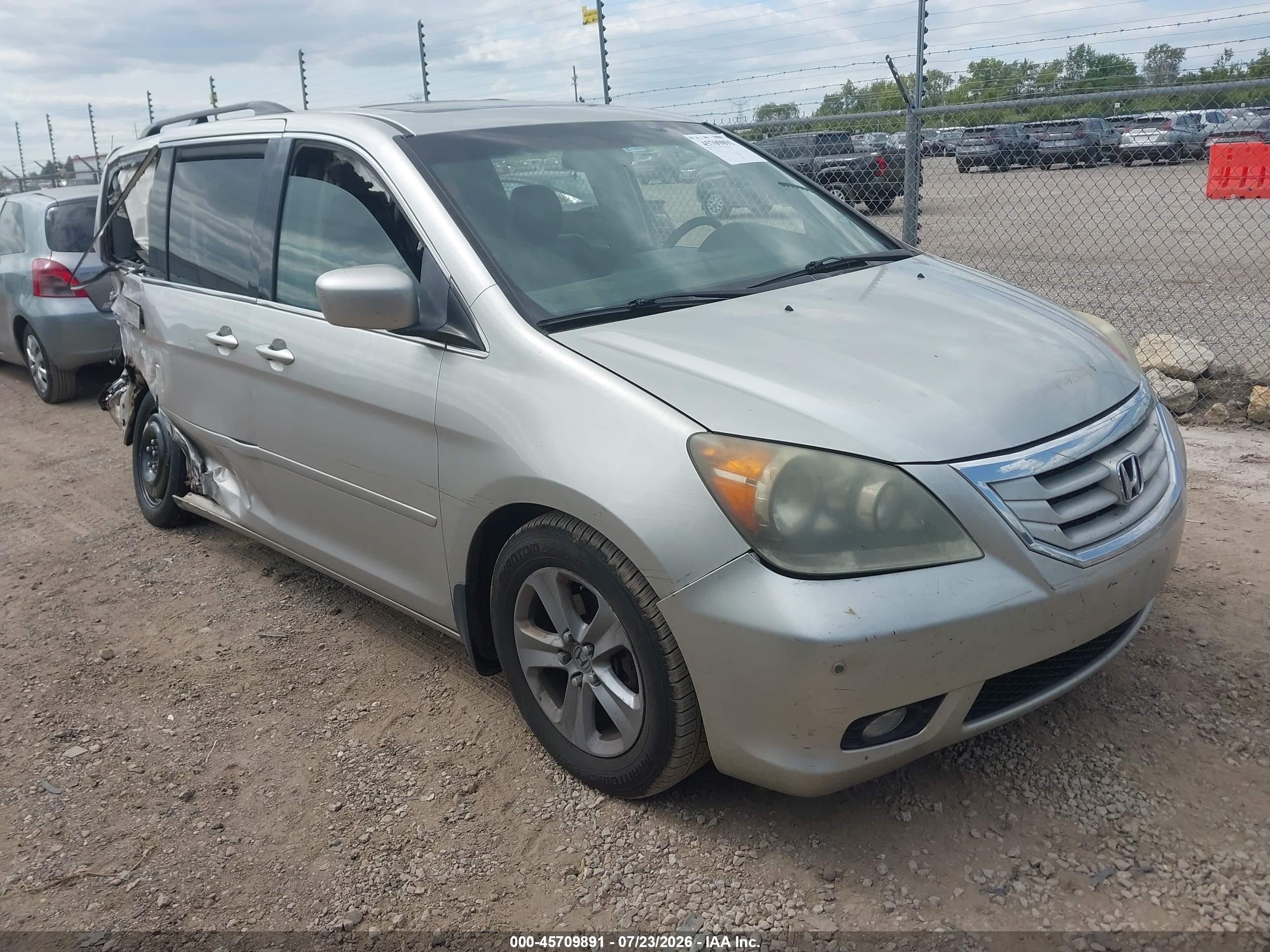 2008 Honda Odyssey Touring Silver vin: 5FNRL38948B052666