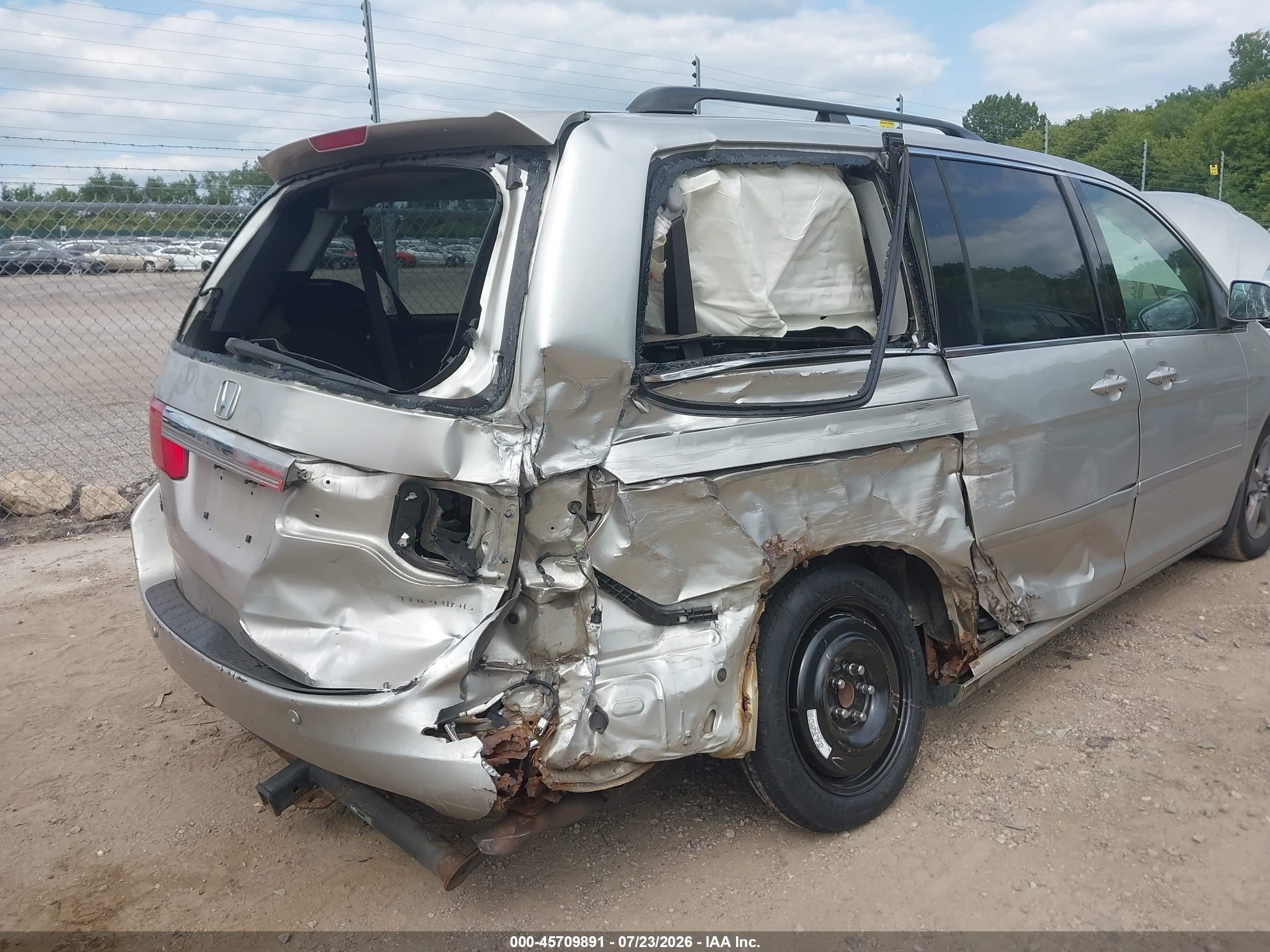 2008 Honda Odyssey Touring Silver vin: 5FNRL38948B052666