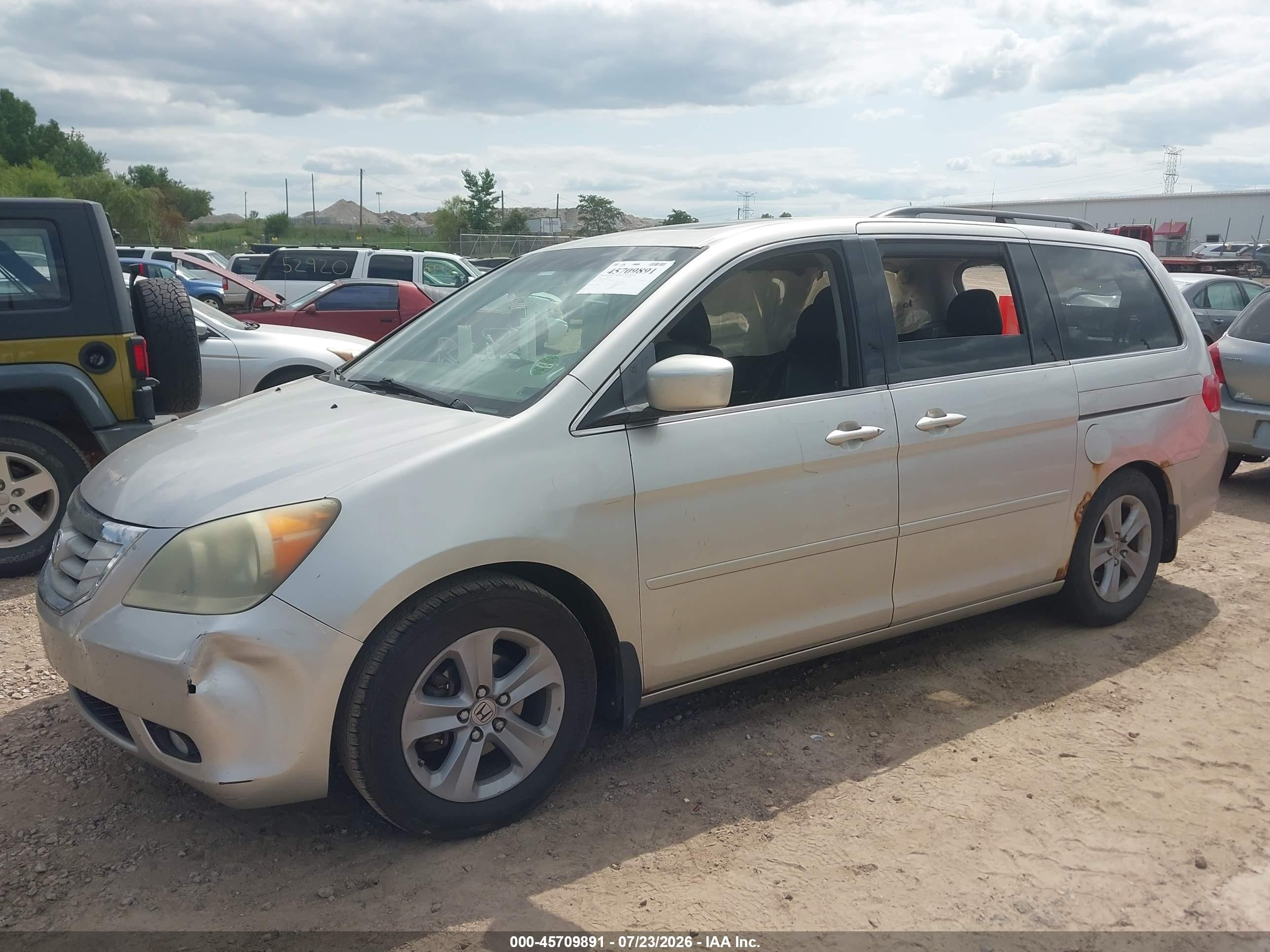 2008 Honda Odyssey Touring Silver vin: 5FNRL38948B052666