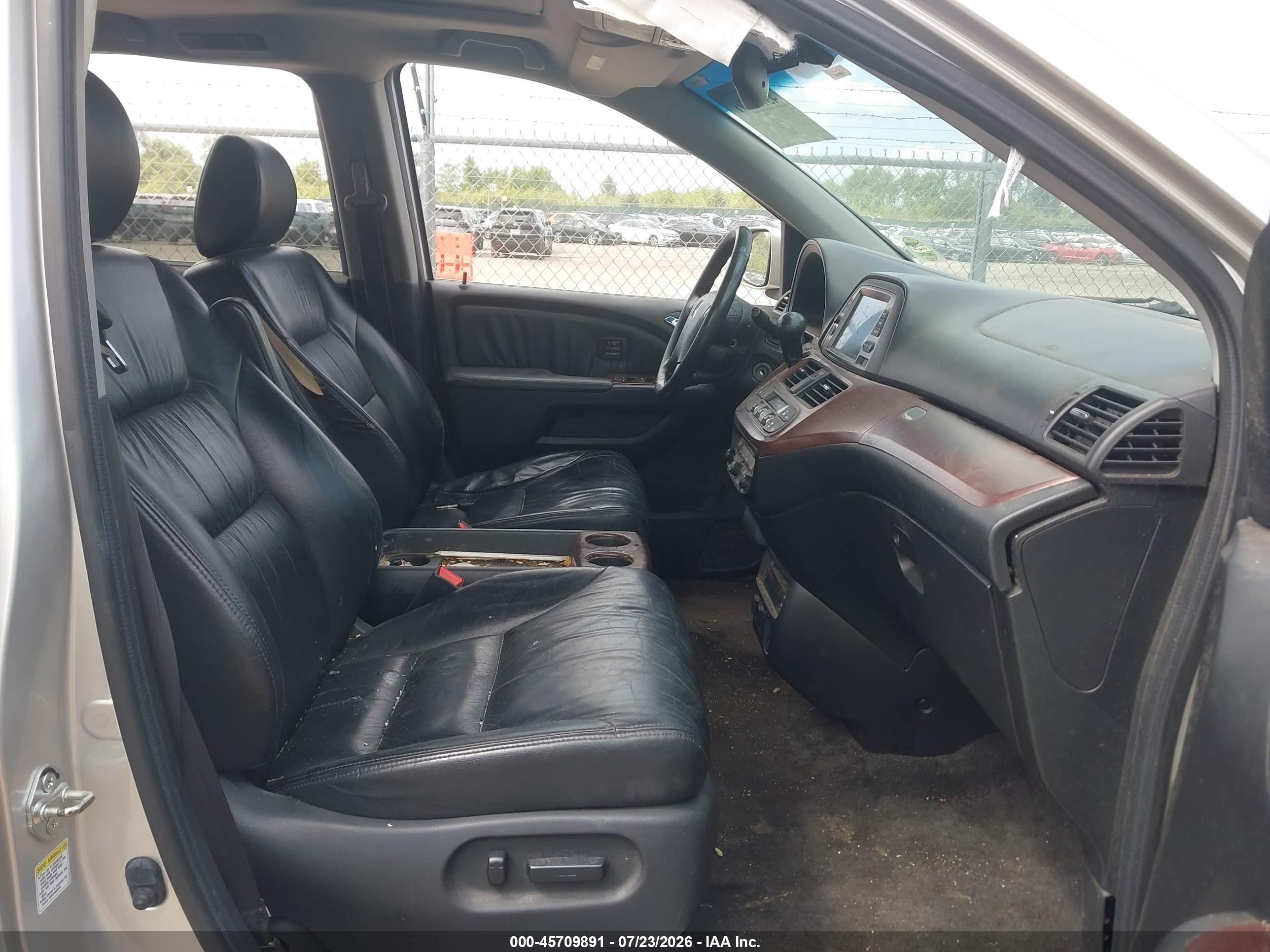2008 Honda Odyssey Touring Silver vin: 5FNRL38948B052666