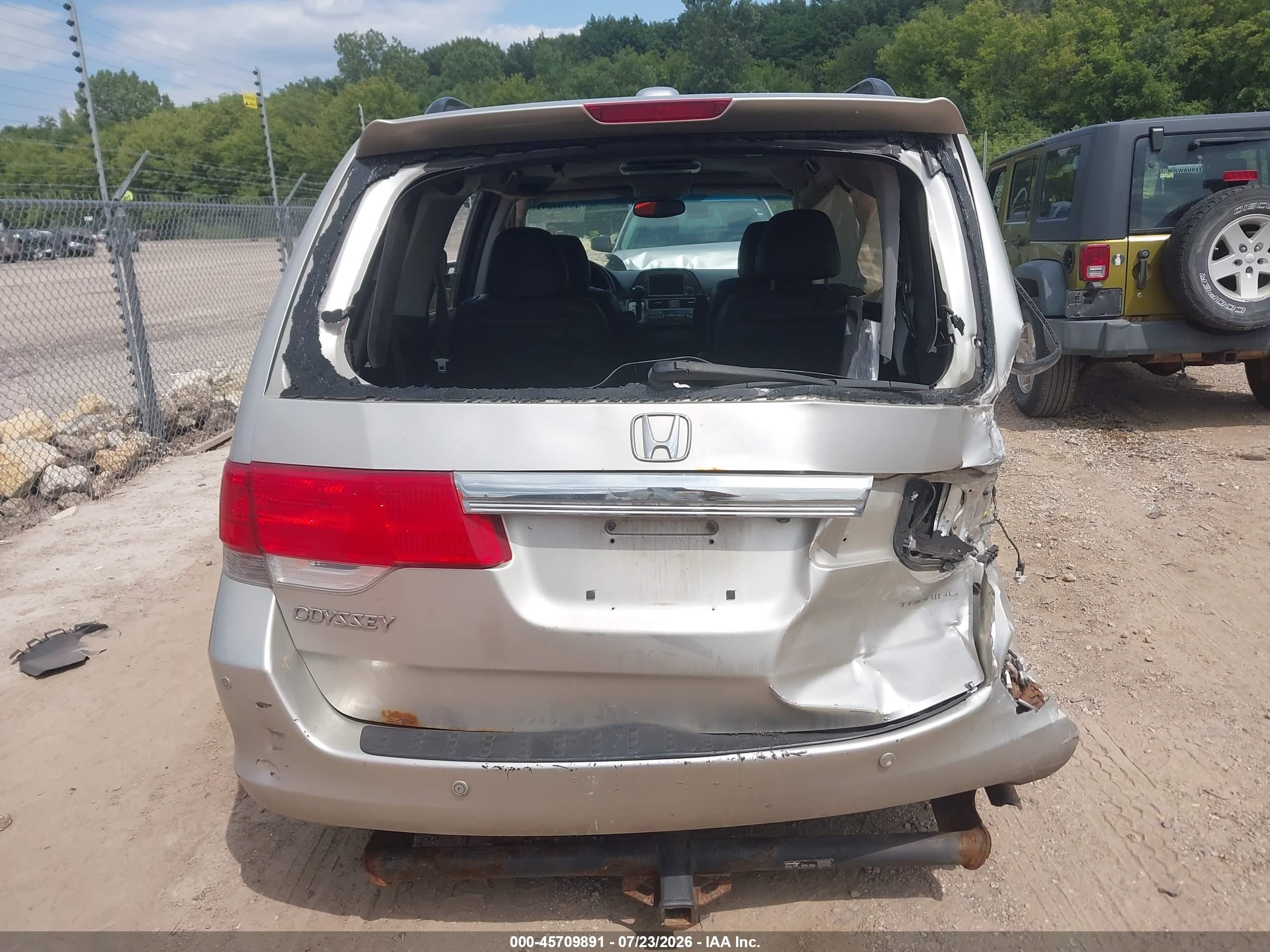 2008 Honda Odyssey Touring Silver vin: 5FNRL38948B052666