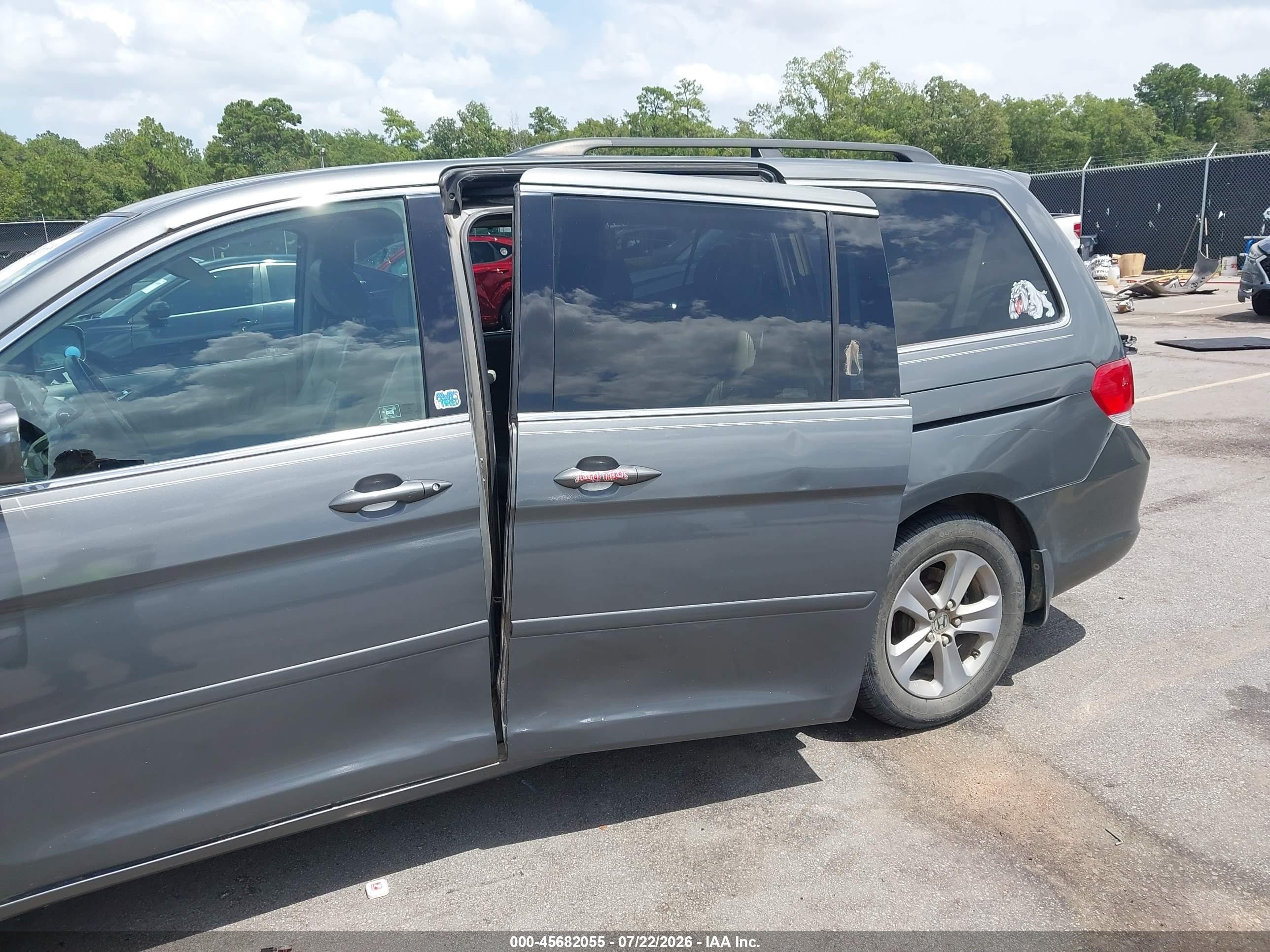 2008 Honda Odyssey Touring Gray vin: 5FNRL38948B069256