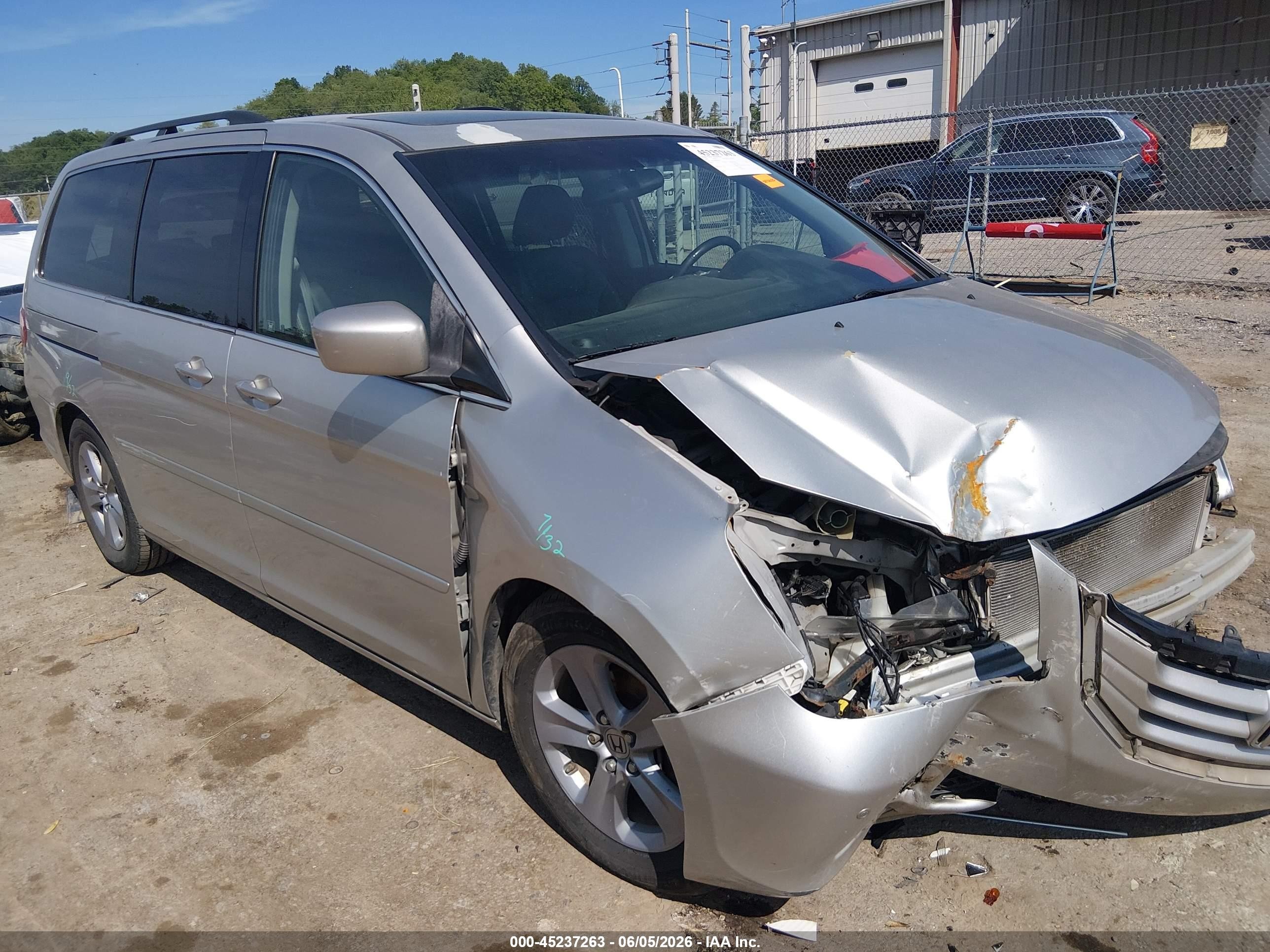2009 Honda Odyssey Touring Silver vin: 5FNRL38949B039594